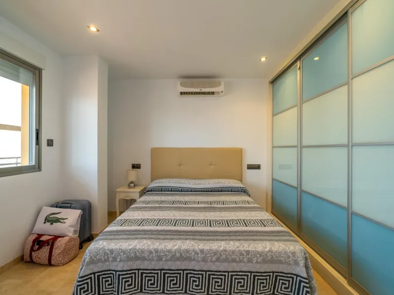 THE MOST EXCLUSIVE PENTHOUSE IN ALICANTE WITH TOURIST LICENSE | 31st Floor · 55 m² Terrace with Jacuzzi · 360° Views of the Mediterranean