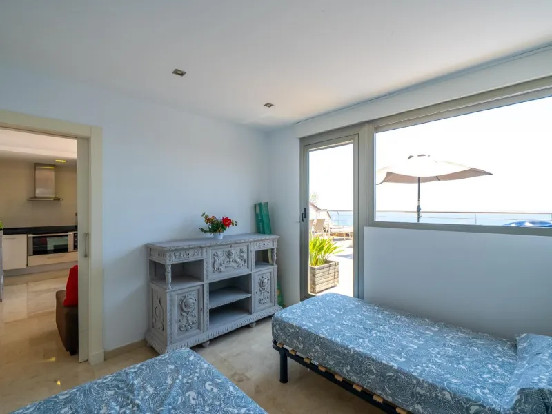 THE MOST EXCLUSIVE PENTHOUSE IN ALICANTE WITH TOURIST LICENSE | 31st Floor · 55 m² Terrace with Jacuzzi · 360° Views of the Mediterranean