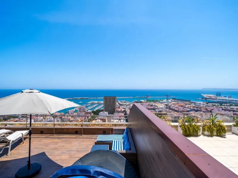 THE MOST EXCLUSIVE PENTHOUSE IN ALICANTE WITH TOURIST LICENSE | 31st Floor · 55 m² Terrace with Jacuzzi · 360° Views of the Mediterranean