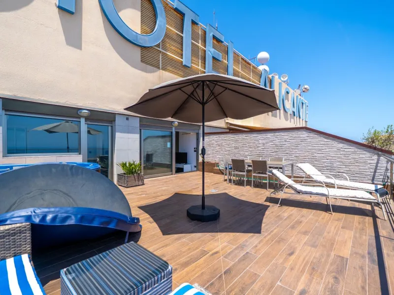 THE MOST EXCLUSIVE PENTHOUSE IN ALICANTE WITH TOURIST LICENSE | 31st Floor · 55 m² Terrace with Jacuzzi · 360° Views of the Mediterranean