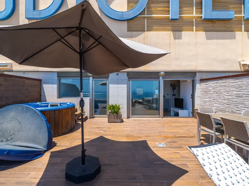 THE MOST EXCLUSIVE PENTHOUSE IN ALICANTE WITH TOURIST LICENSE | 31st Floor · 55 m² Terrace with Jacuzzi · 360° Views of the Mediterranean