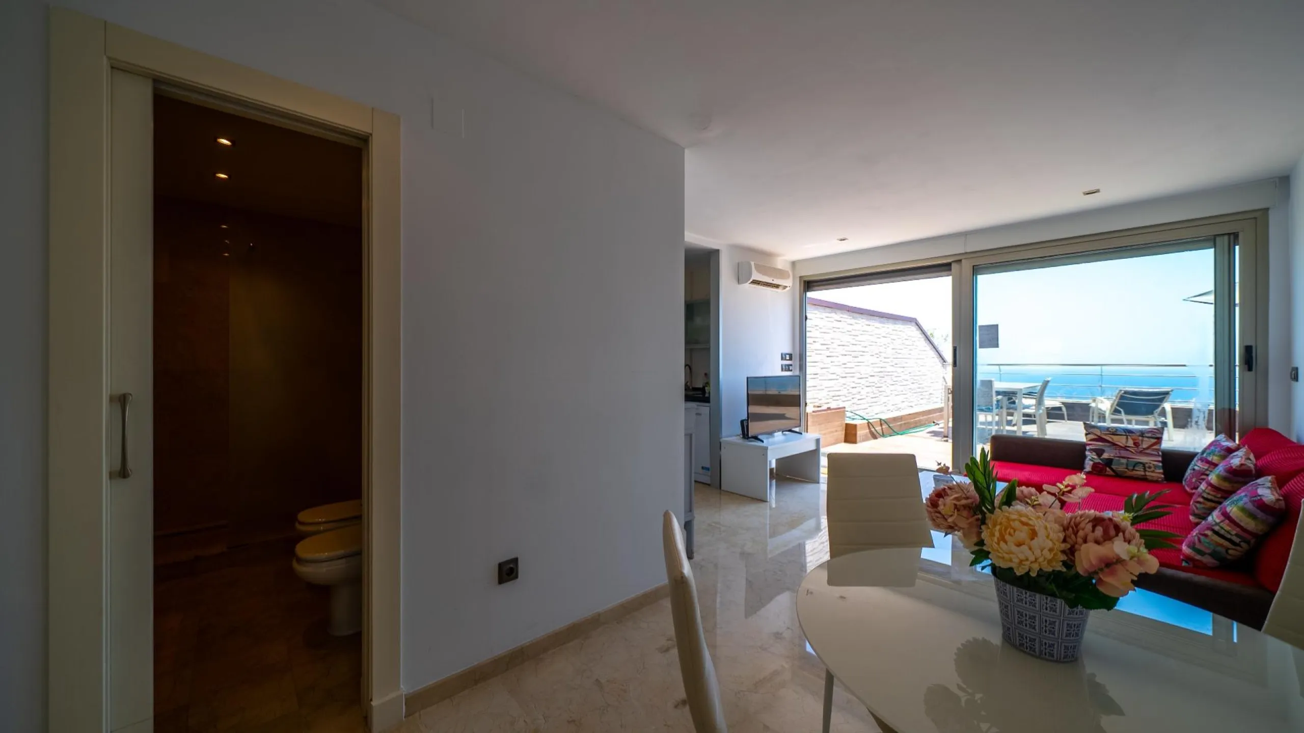 THE MOST EXCLUSIVE PENTHOUSE IN ALICANTE WITH TOURIST LICENSE | 31st Floor · 55 m² Terrace with Jacuzzi · 360° Views of the Mediterranean