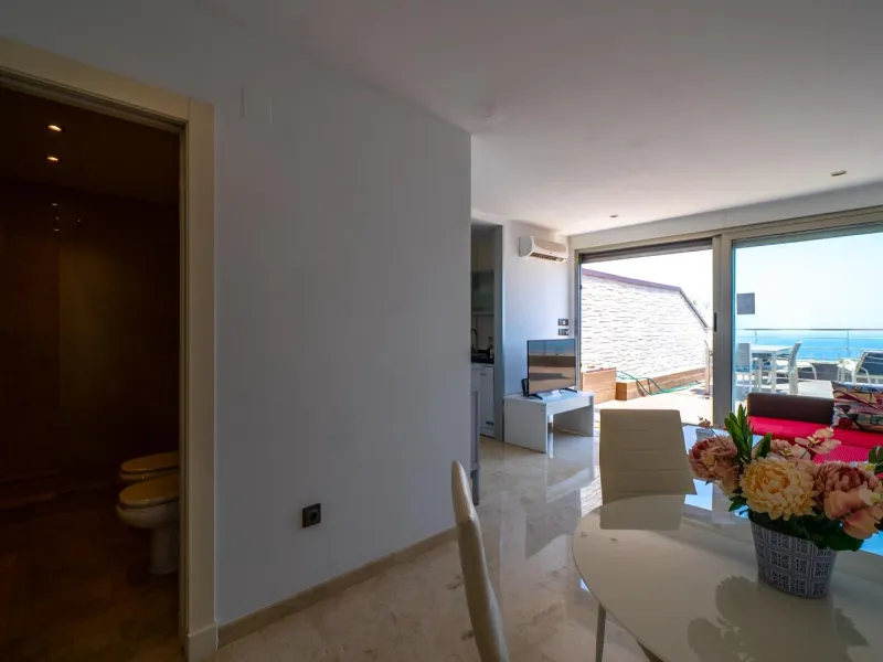 THE MOST EXCLUSIVE PENTHOUSE IN ALICANTE WITH TOURIST LICENSE | 31st Floor · 55 m² Terrace with Jacuzzi · 360° Views of the Mediterranean