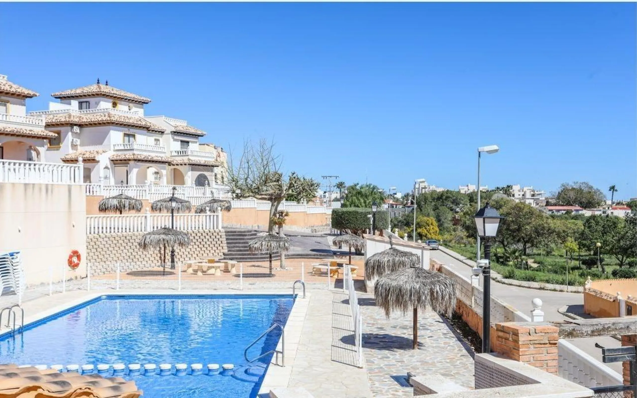 PENTHOUSE IN LOMAS DE CABO ROIG WITH 2 BEDROOMS, 1 BATHROOM AND A COMMUNAL SWIMMING POOL