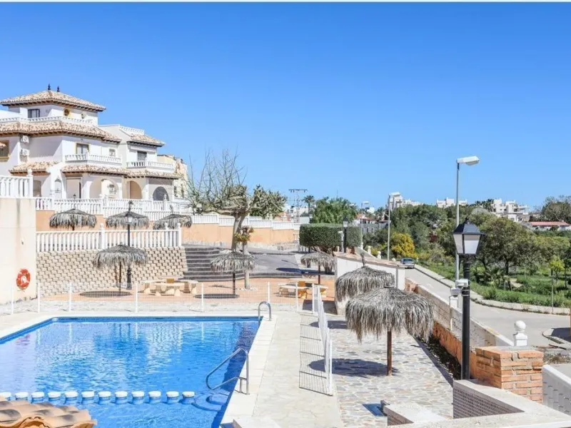 PENTHOUSE IN LOMAS DE CABO ROIG WITH 2 BEDROOMS, 1 BATHROOM AND A COMMUNAL SWIMMING POOL