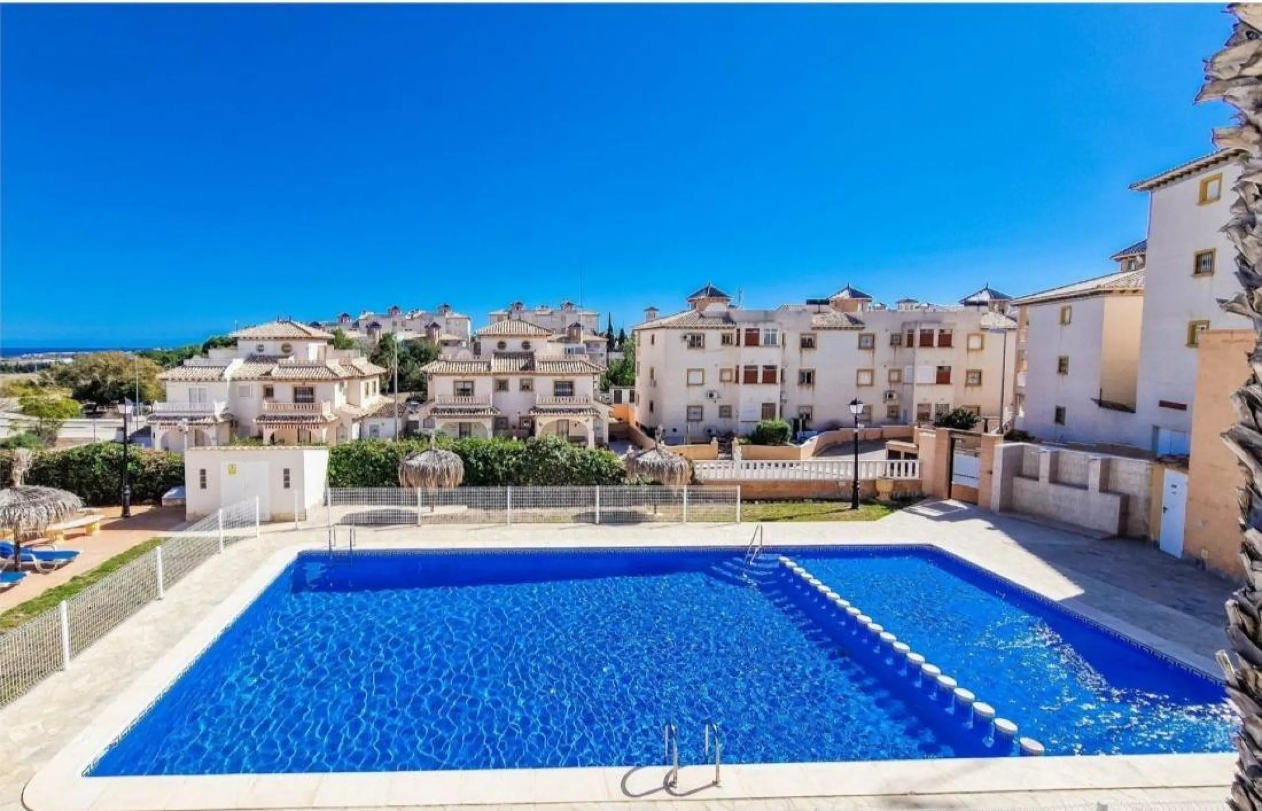 PENTHOUSE IN LOMAS DE CABO ROIG WITH 2 BEDROOMS, 1 BATHROOM AND A COMMUNAL SWIMMING POOL