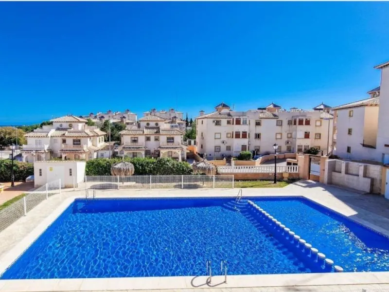 PENTHOUSE IN LOMAS DE CABO ROIG WITH 2 BEDROOMS, 1 BATHROOM AND A COMMUNAL SWIMMING POOL