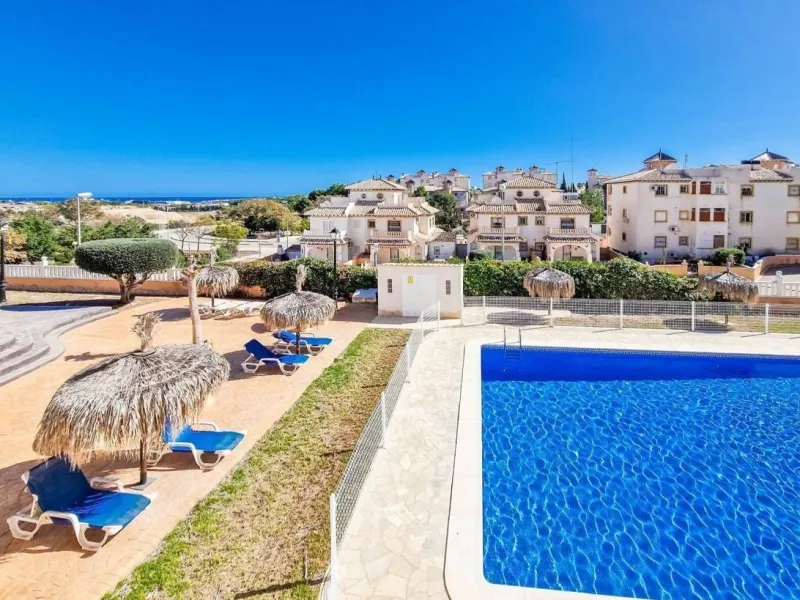 PENTHOUSE IN LOMAS DE CABO ROIG WITH 2 BEDROOMS, 1 BATHROOM AND A COMMUNAL SWIMMING POOL