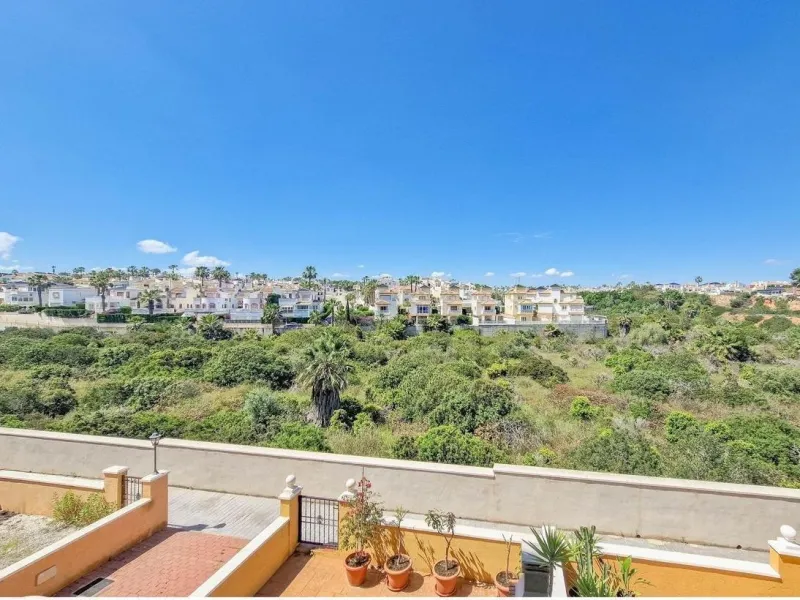 PENTHOUSE IN LOMAS DE CABO ROIG WITH 2 BEDROOMS, 1 BATHROOM AND A COMMUNAL SWIMMING POOL
