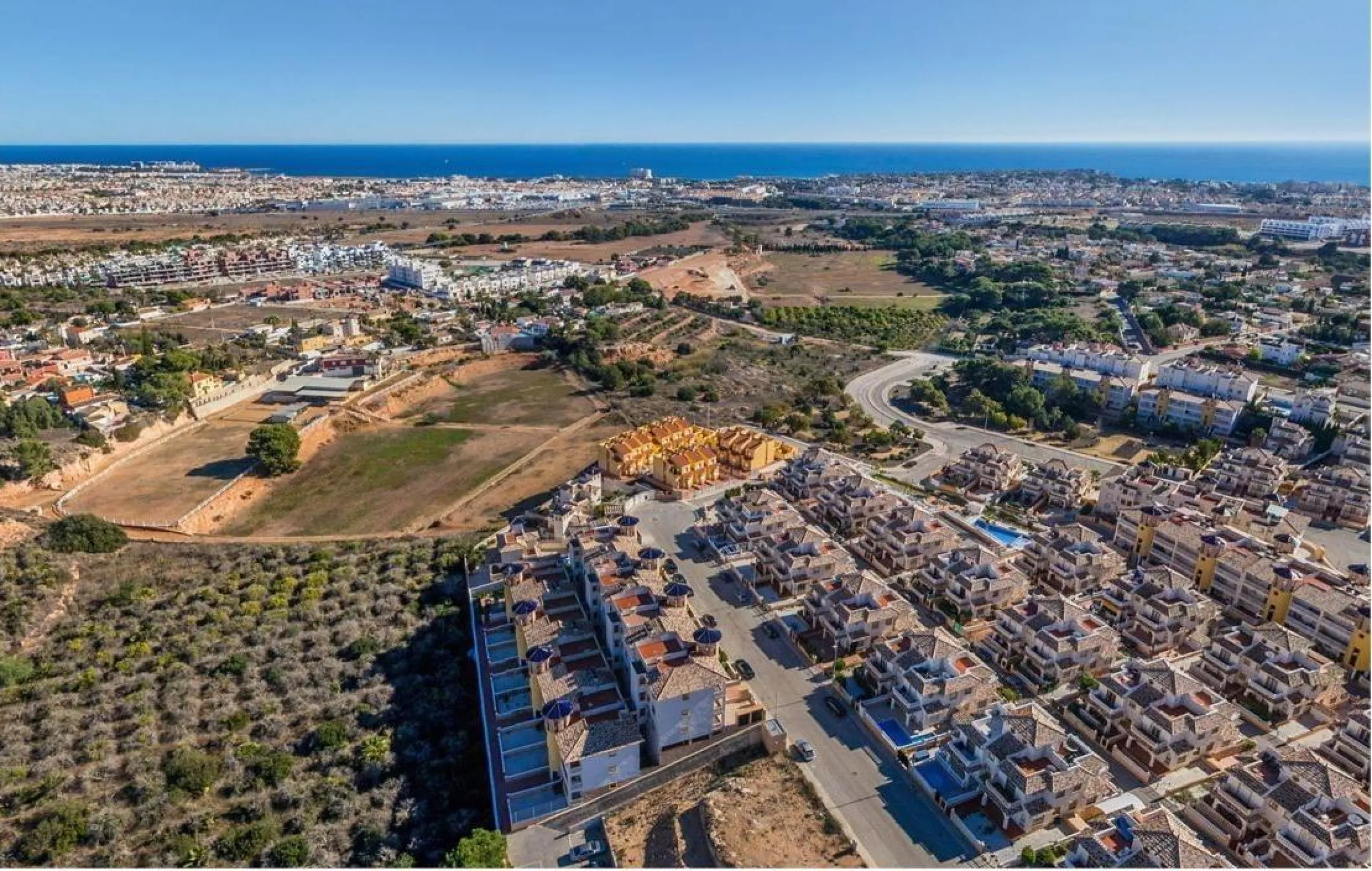 PENTHOUSE IN LOMAS DE CABO ROIG WITH 2 BEDROOMS, 1 BATHROOM AND A COMMUNAL SWIMMING POOL