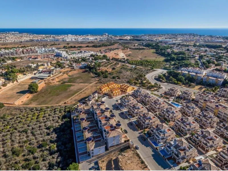 PENTHOUSE IN LOMAS DE CABO ROIG WITH 2 BEDROOMS, 1 BATHROOM AND A COMMUNAL SWIMMING POOL