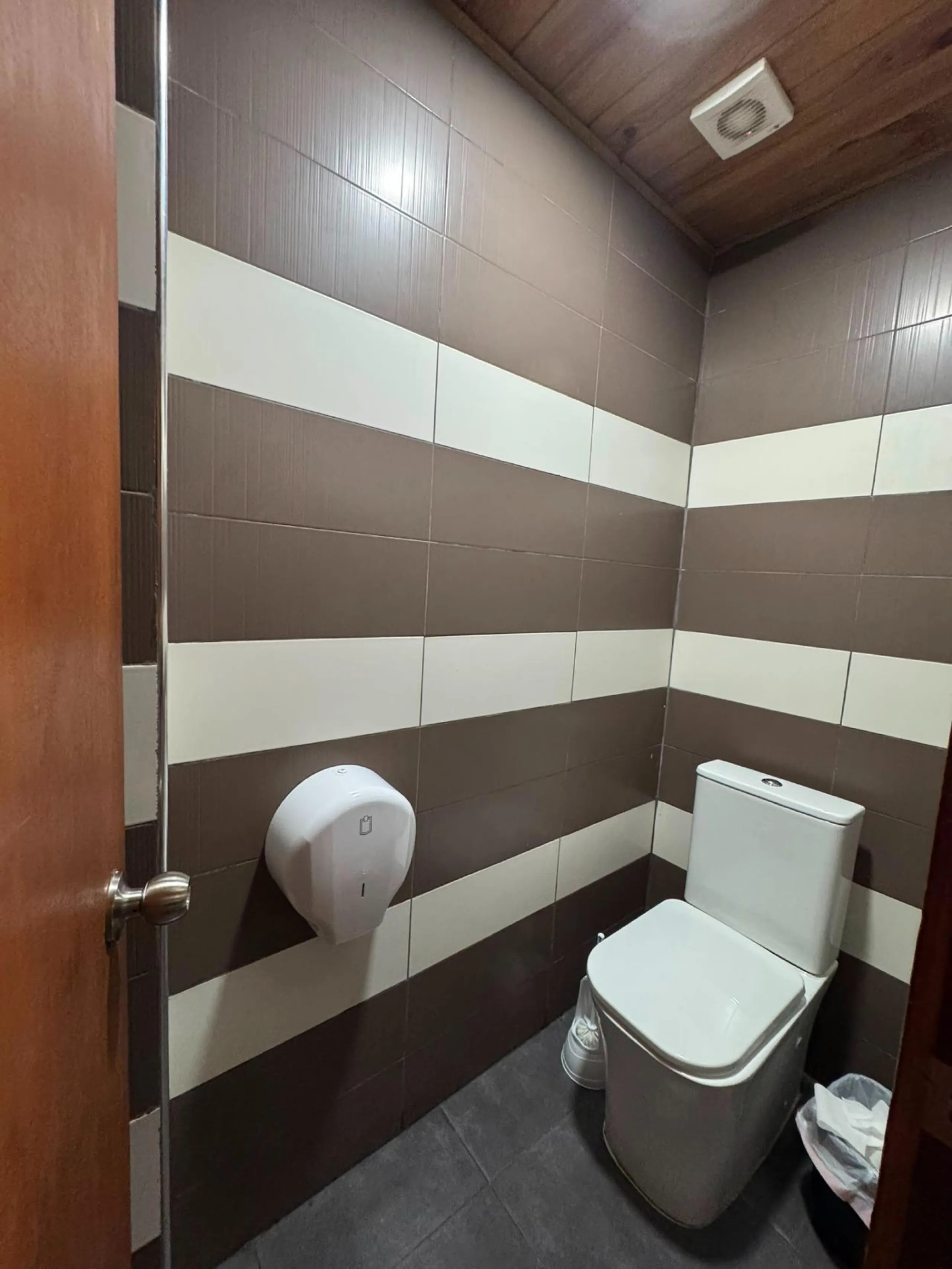 Commercial Space for Sale in Torrevieja - Prime Location Near Playa del Cura