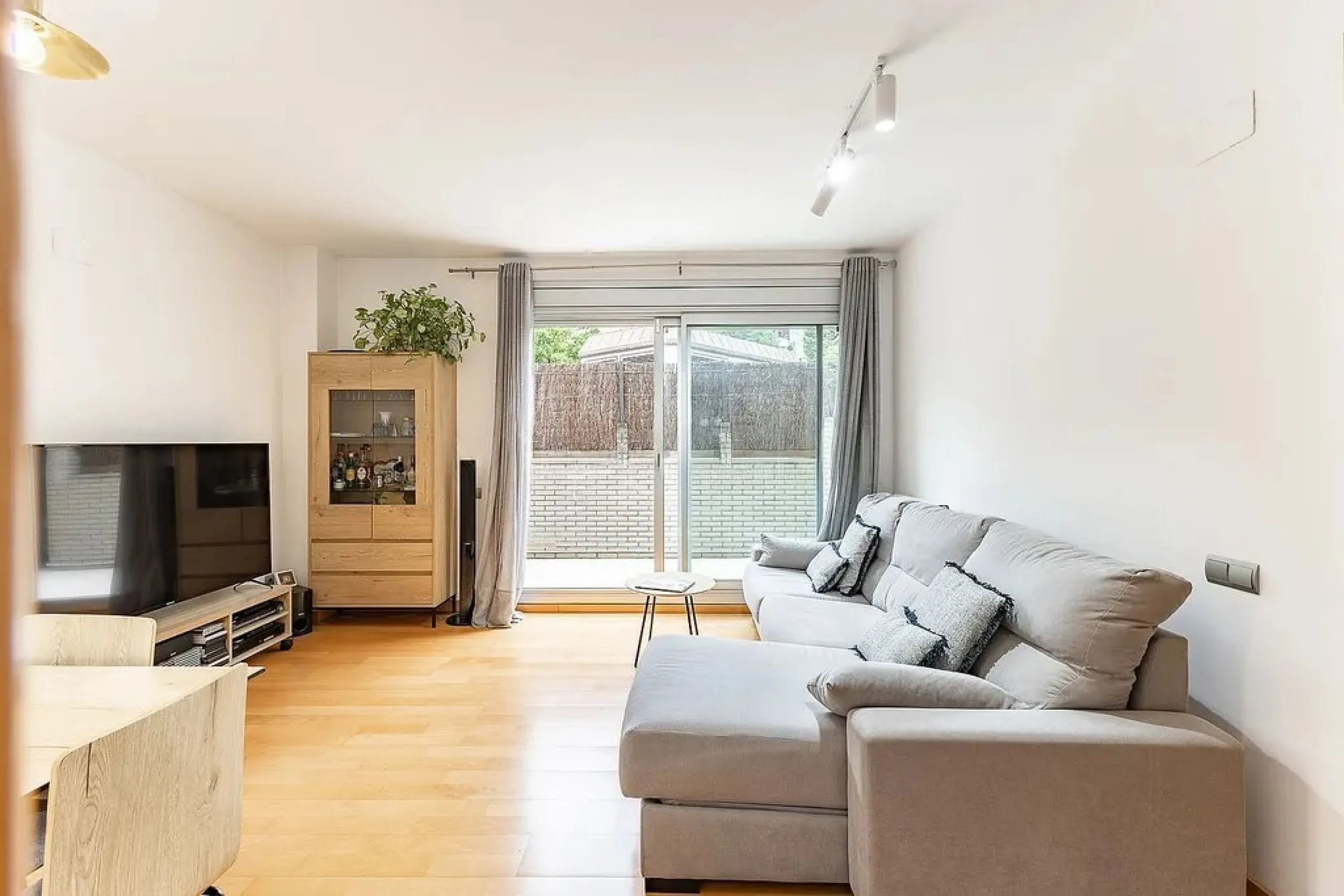 Bright Apartment with Private Terrace and Pool in Can Matas, Sant Cugat del Valles
