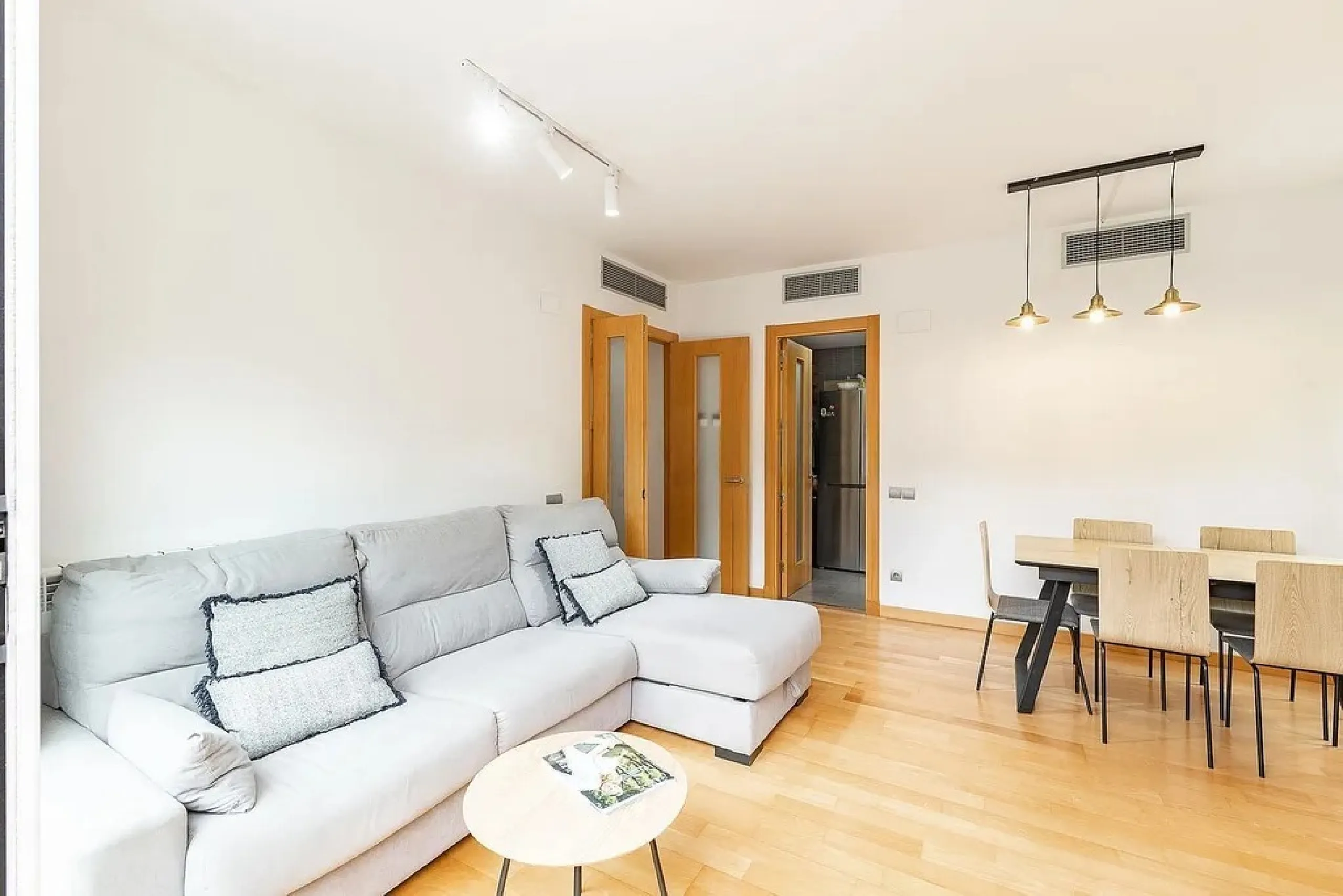 Bright Apartment with Private Terrace and Pool in Can Matas, Sant Cugat del Valles