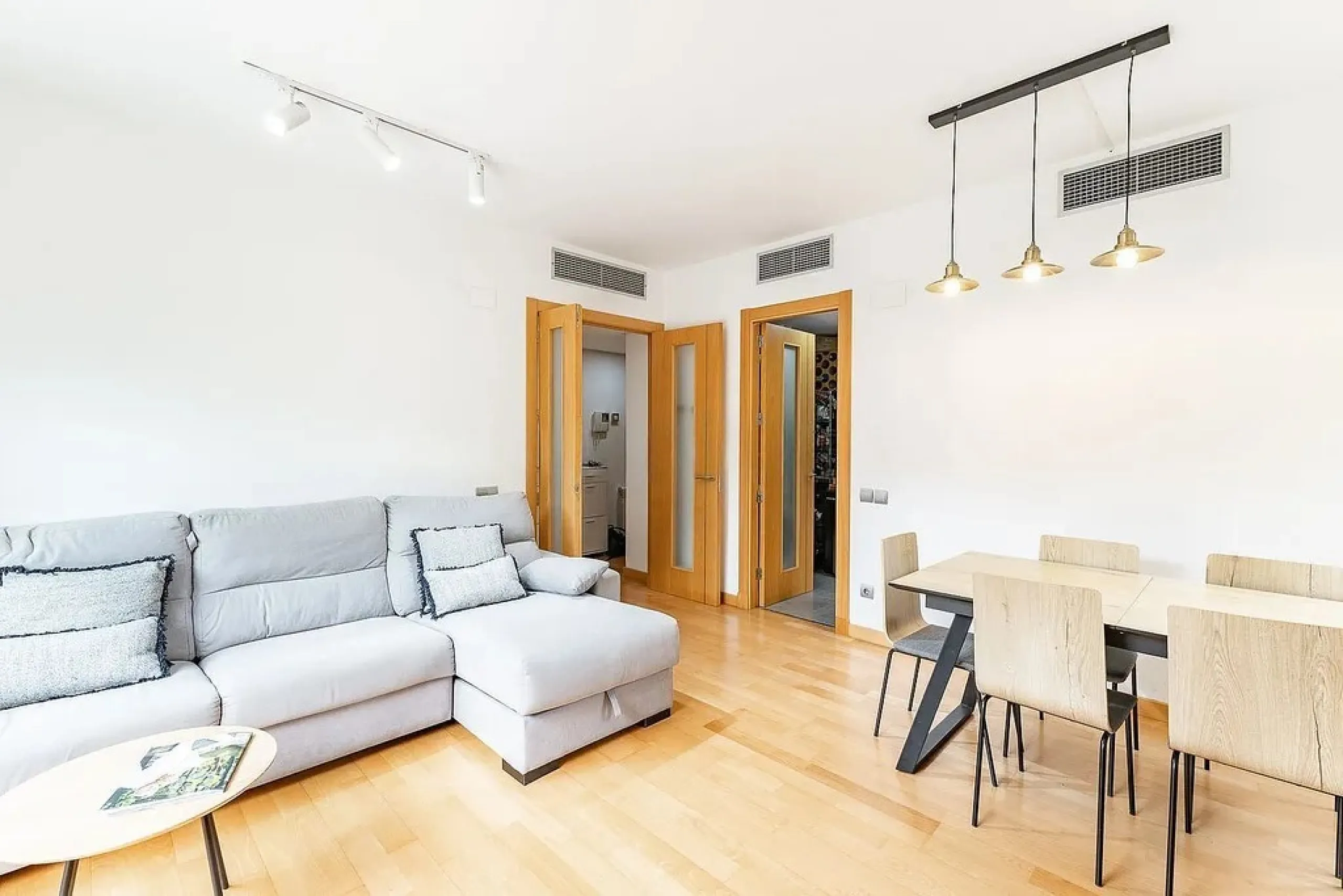 Bright Apartment with Private Terrace and Pool in Can Matas, Sant Cugat del Valles