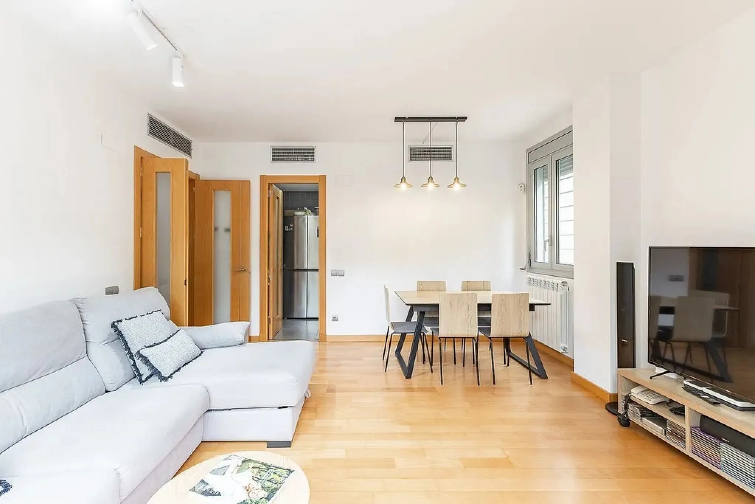 Bright Apartment with Private Terrace and Pool in Can Matas, Sant Cugat del Valles