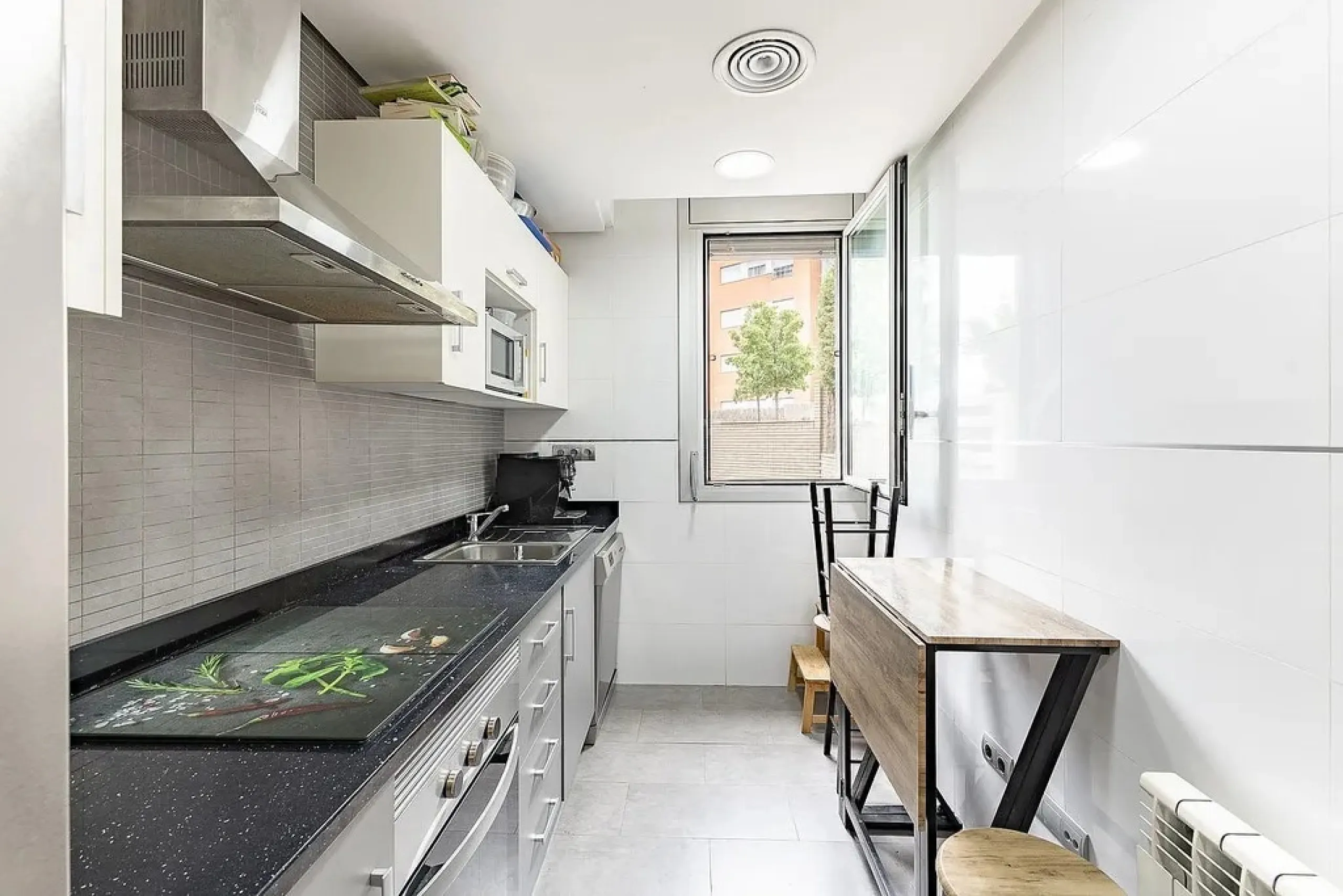 Bright Apartment with Private Terrace and Pool in Can Matas, Sant Cugat del Valles
