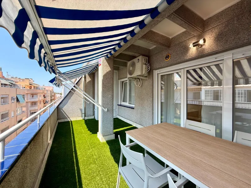 Renovated penthouse with large terrace, storage room, side sea views, 400 meters from the sea