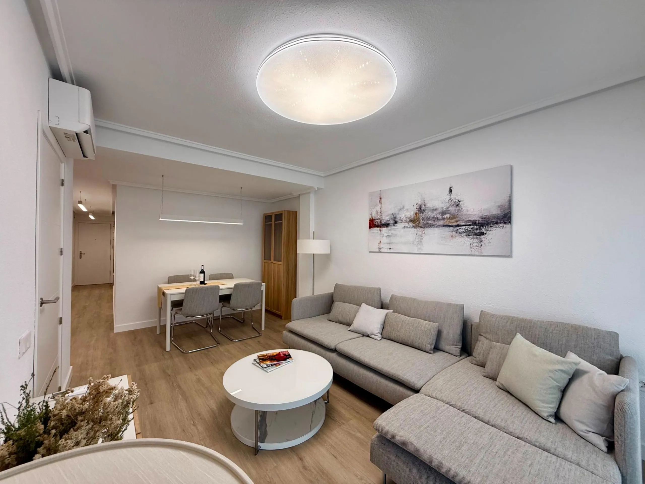 Renovated penthouse with large terrace, storage room, side sea views, 400 meters from the sea