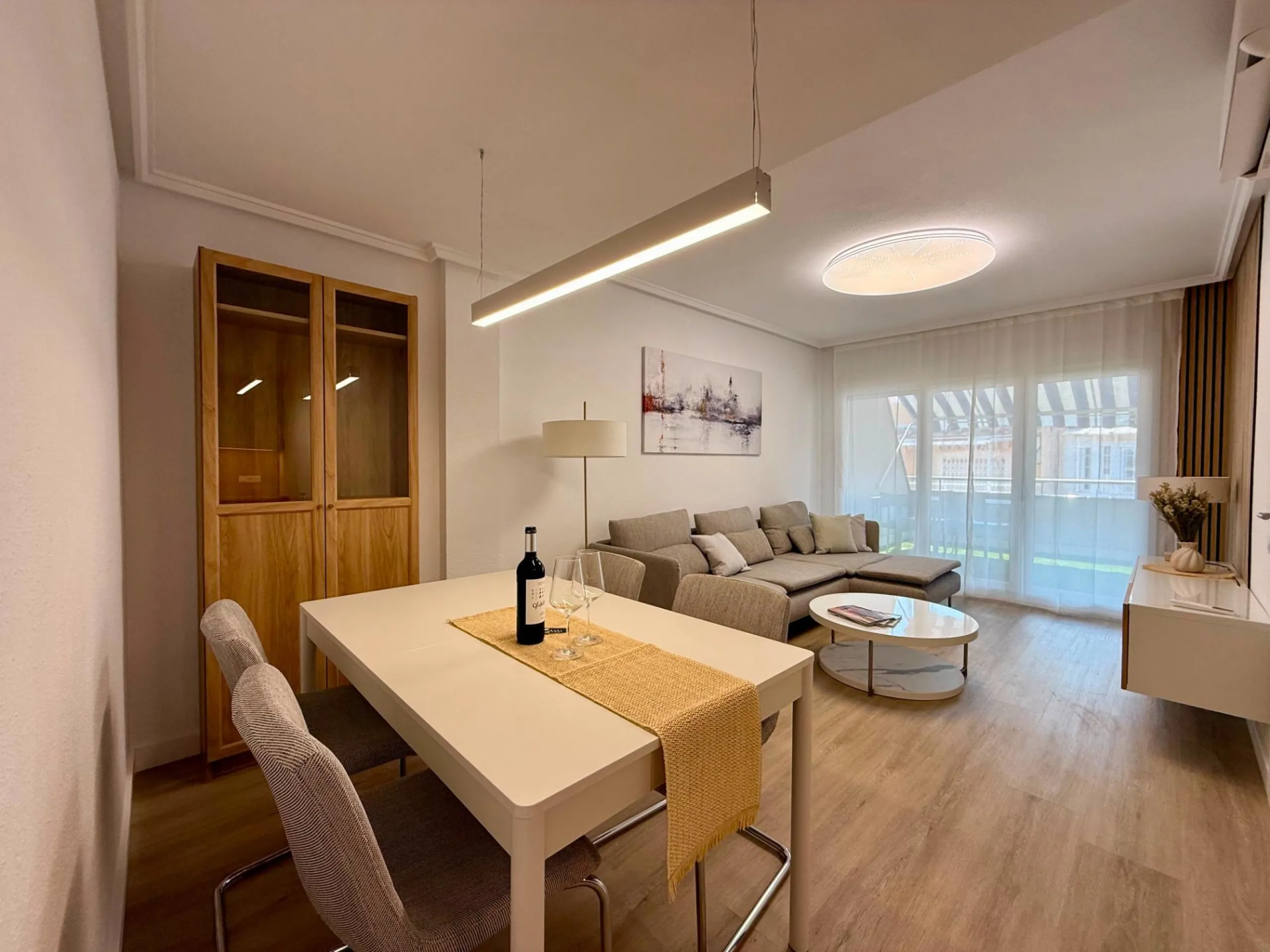 Renovated penthouse with large terrace, storage room, side sea views, 400 meters from the sea