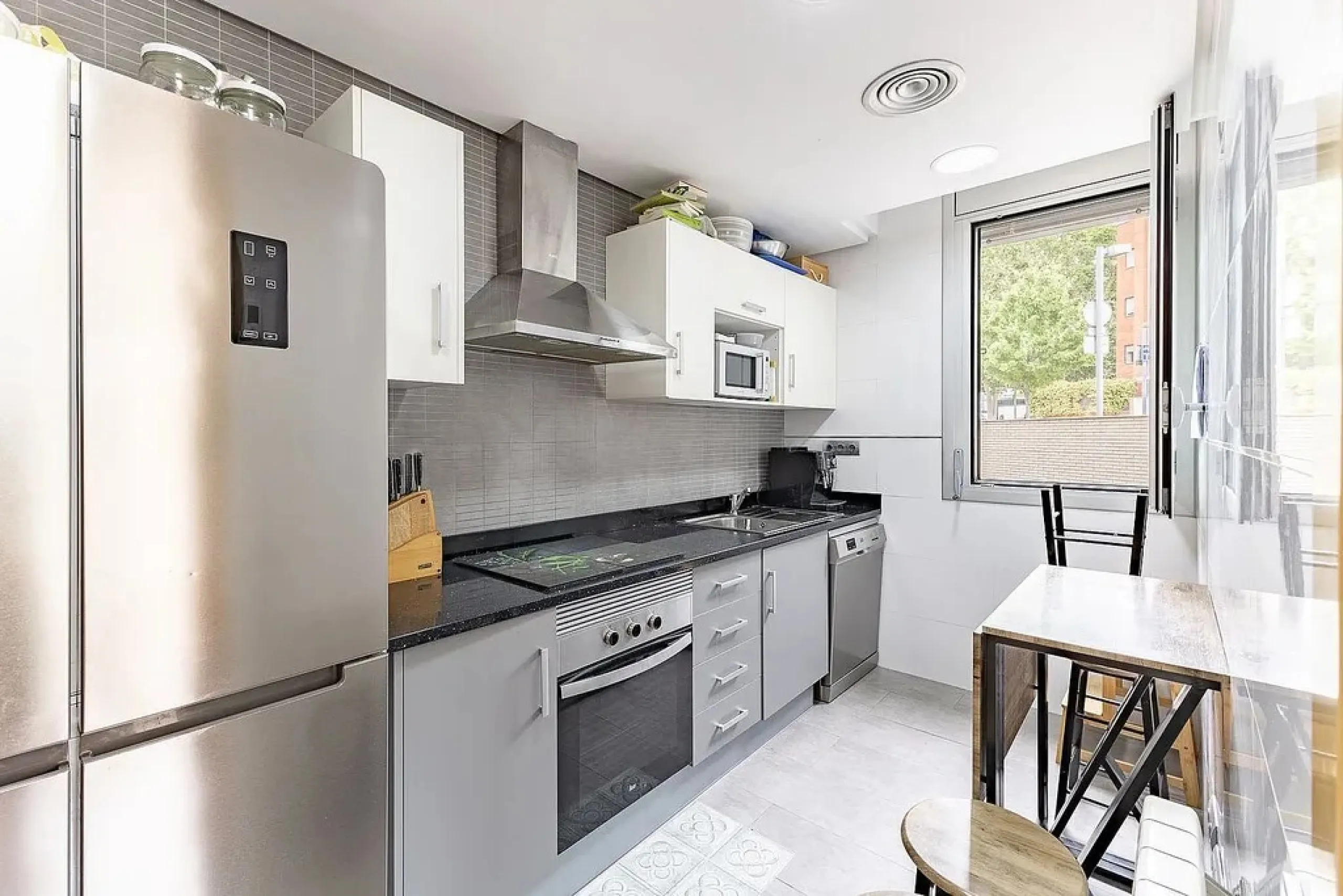 Bright Apartment with Private Terrace and Pool in Can Matas, Sant Cugat del Valles