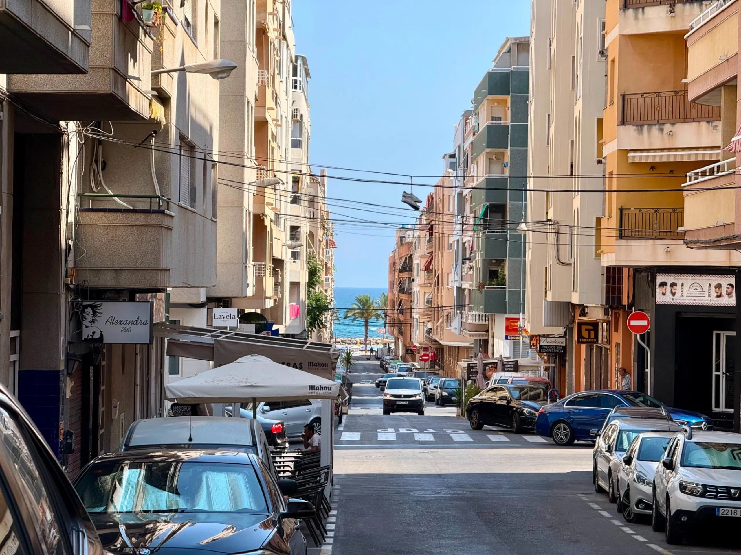 Renovated penthouse with large terrace, storage room, side sea views, 400 meters from the sea