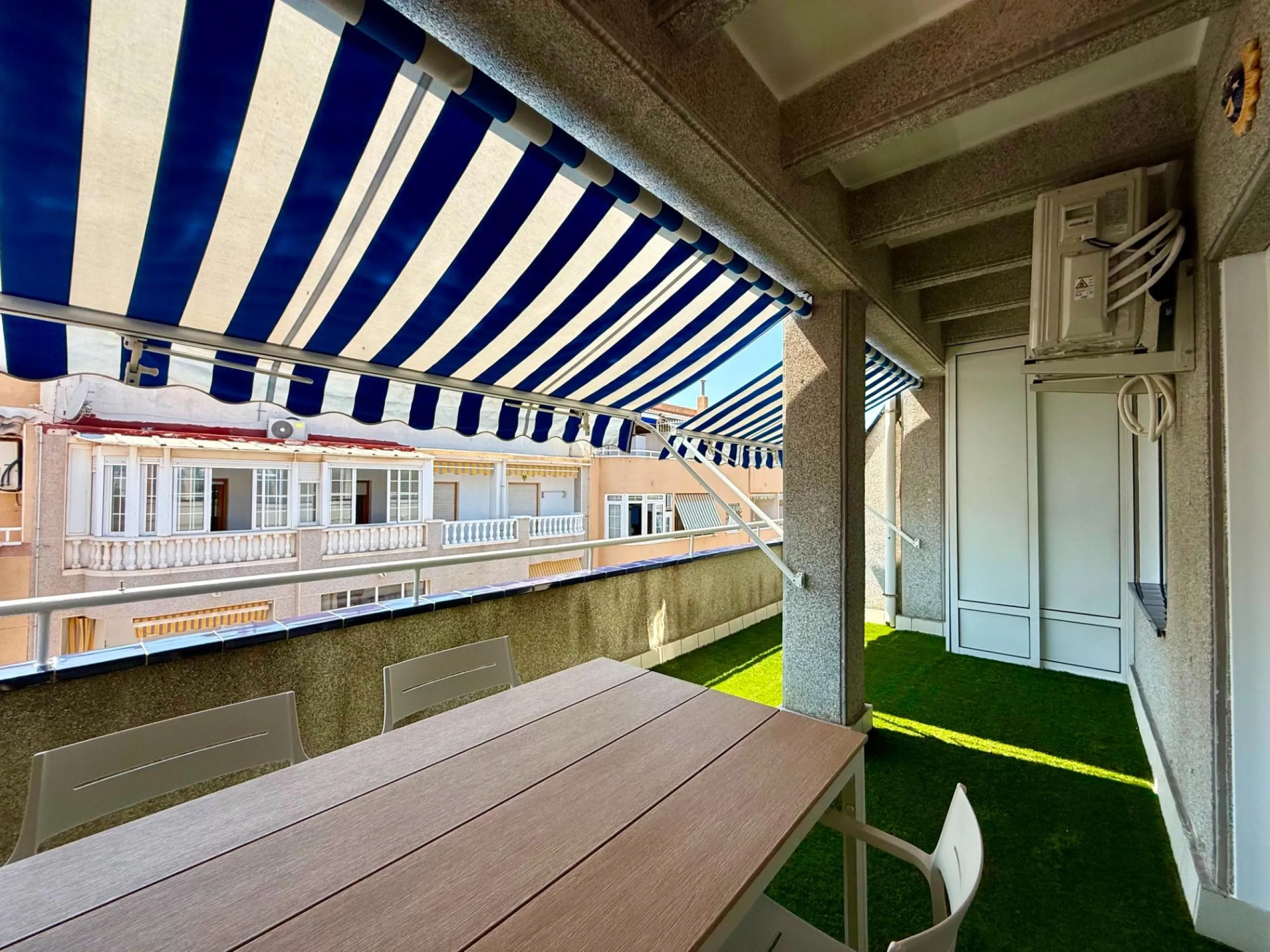 Renovated penthouse with large terrace, storage room, side sea views, 400 meters from the sea