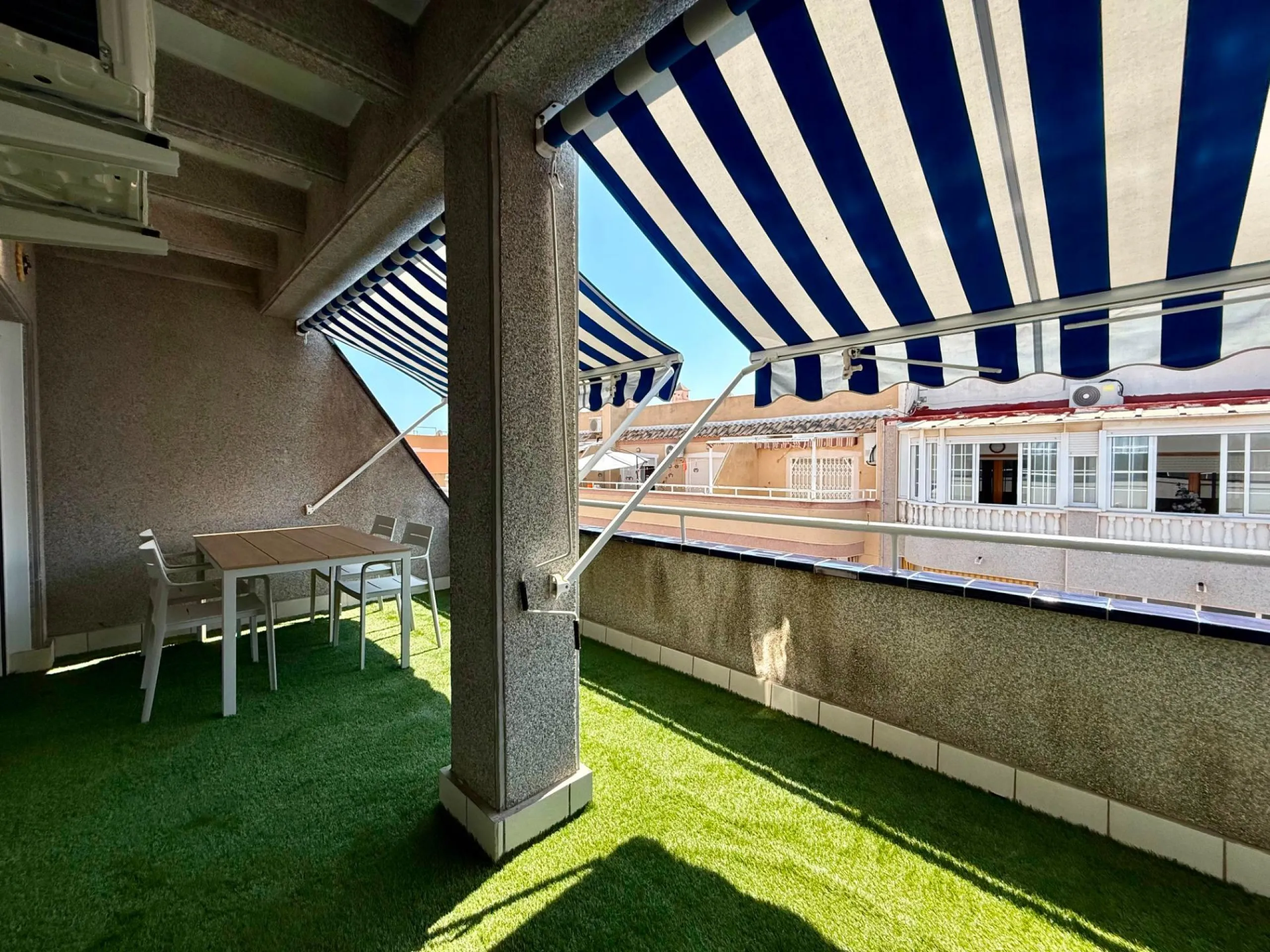 Renovated penthouse with large terrace, storage room, side sea views, 400 meters from the sea