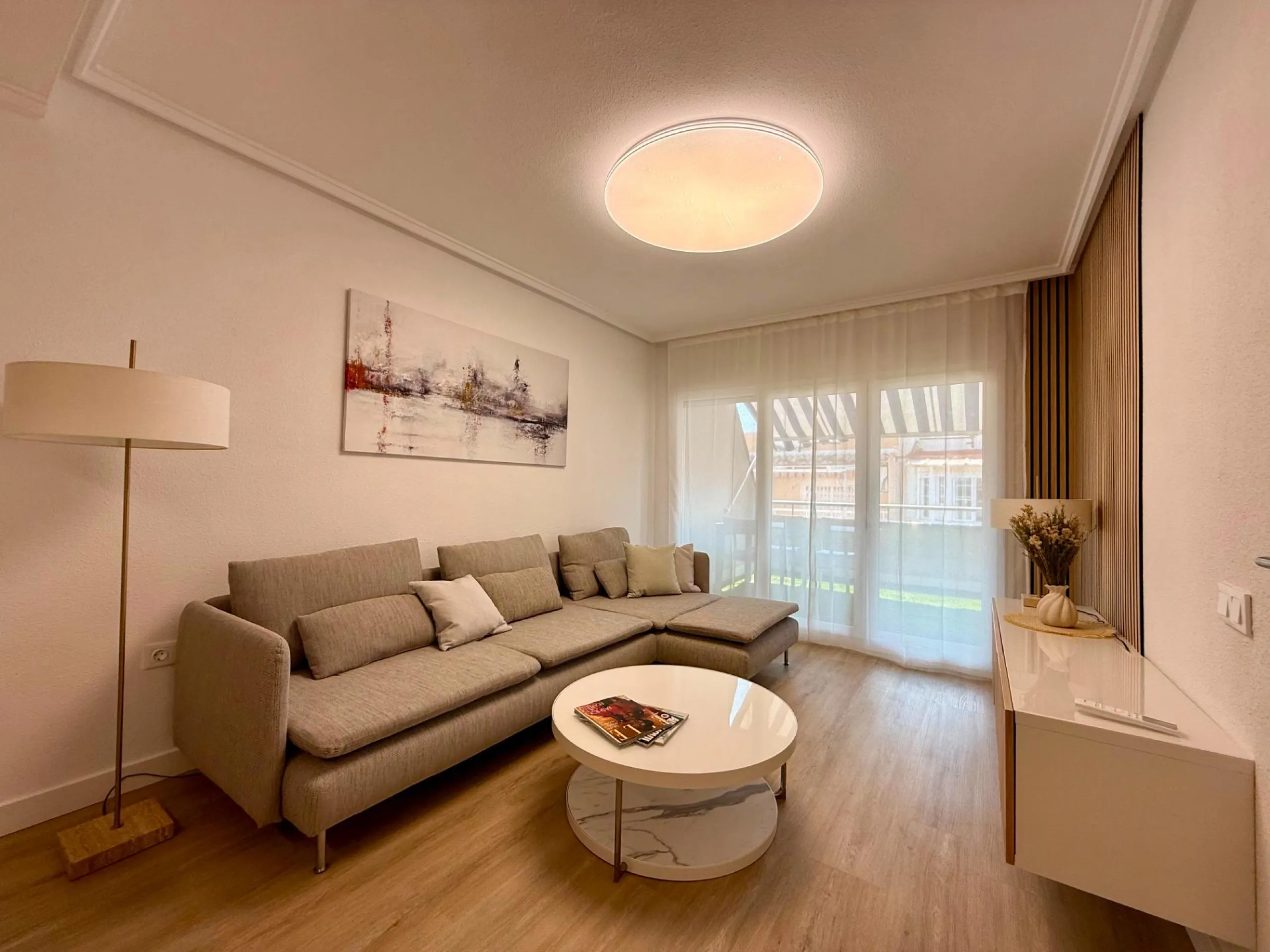 Renovated penthouse with large terrace, storage room, side sea views, 400 meters from the sea