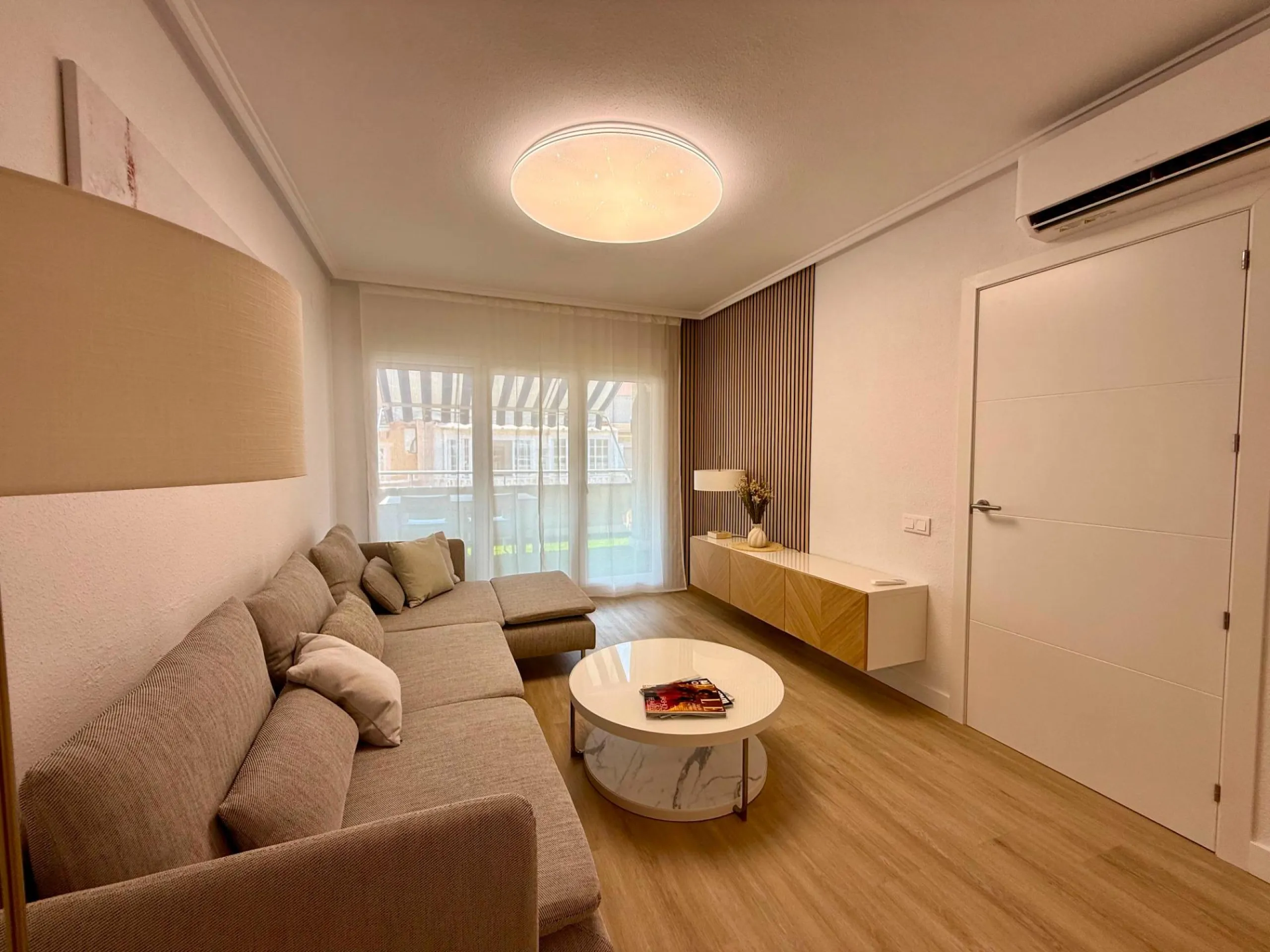 Renovated penthouse with large terrace, storage room, side sea views, 400 meters from the sea