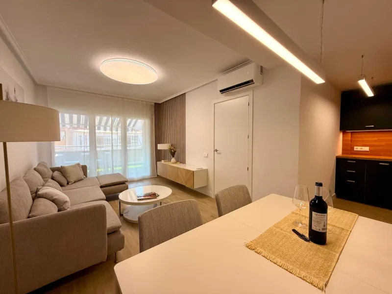 Renovated penthouse with large terrace, storage room, side sea views, 400 meters from the sea