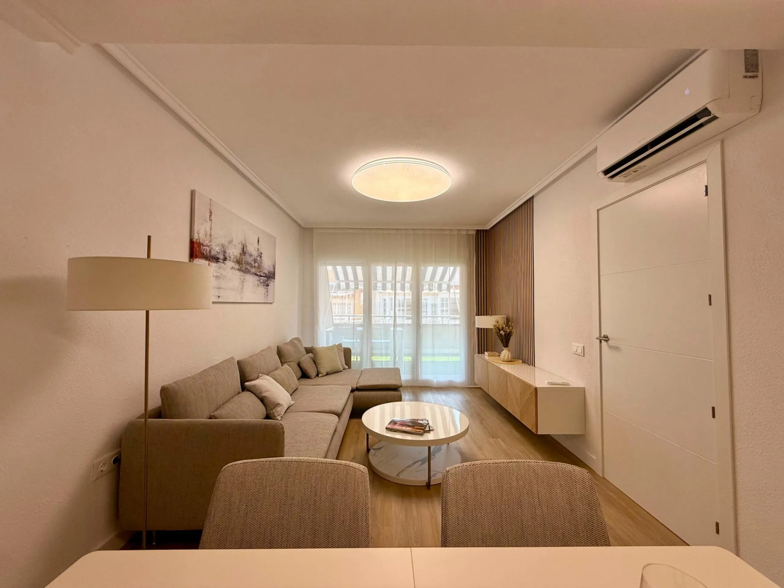 Renovated penthouse with large terrace, storage room, side sea views, 400 meters from the sea