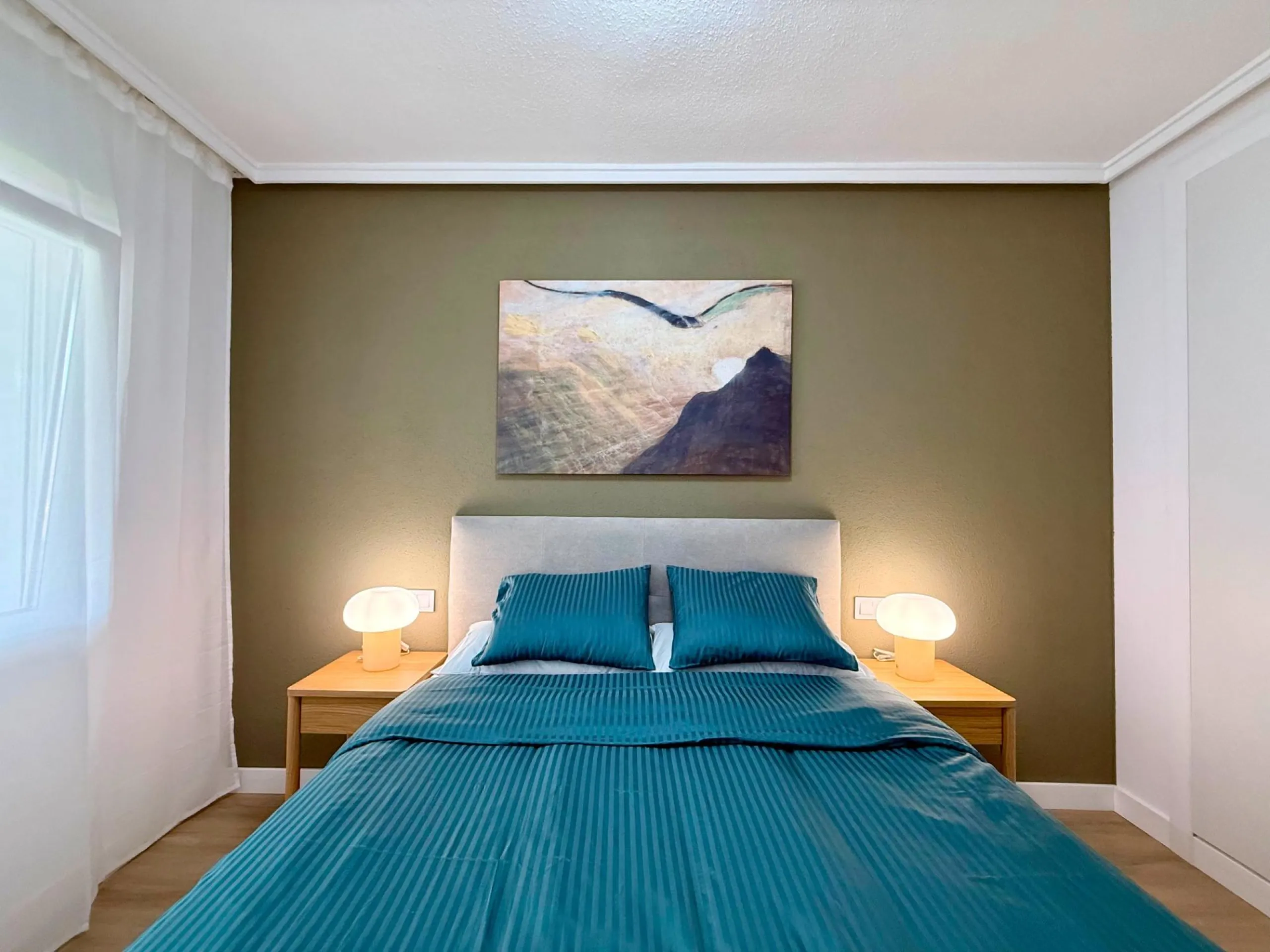 Renovated penthouse with large terrace, storage room, side sea views, 400 meters from the sea