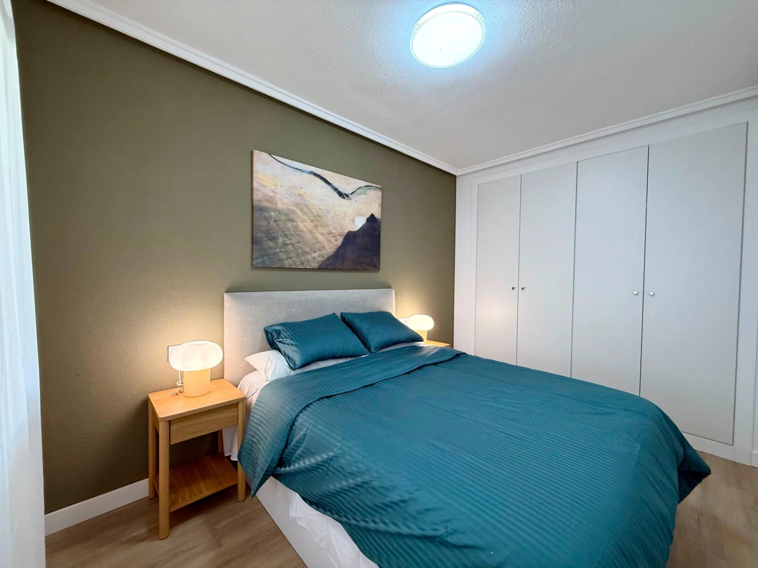 Renovated penthouse with large terrace, storage room, side sea views, 400 meters from the sea
