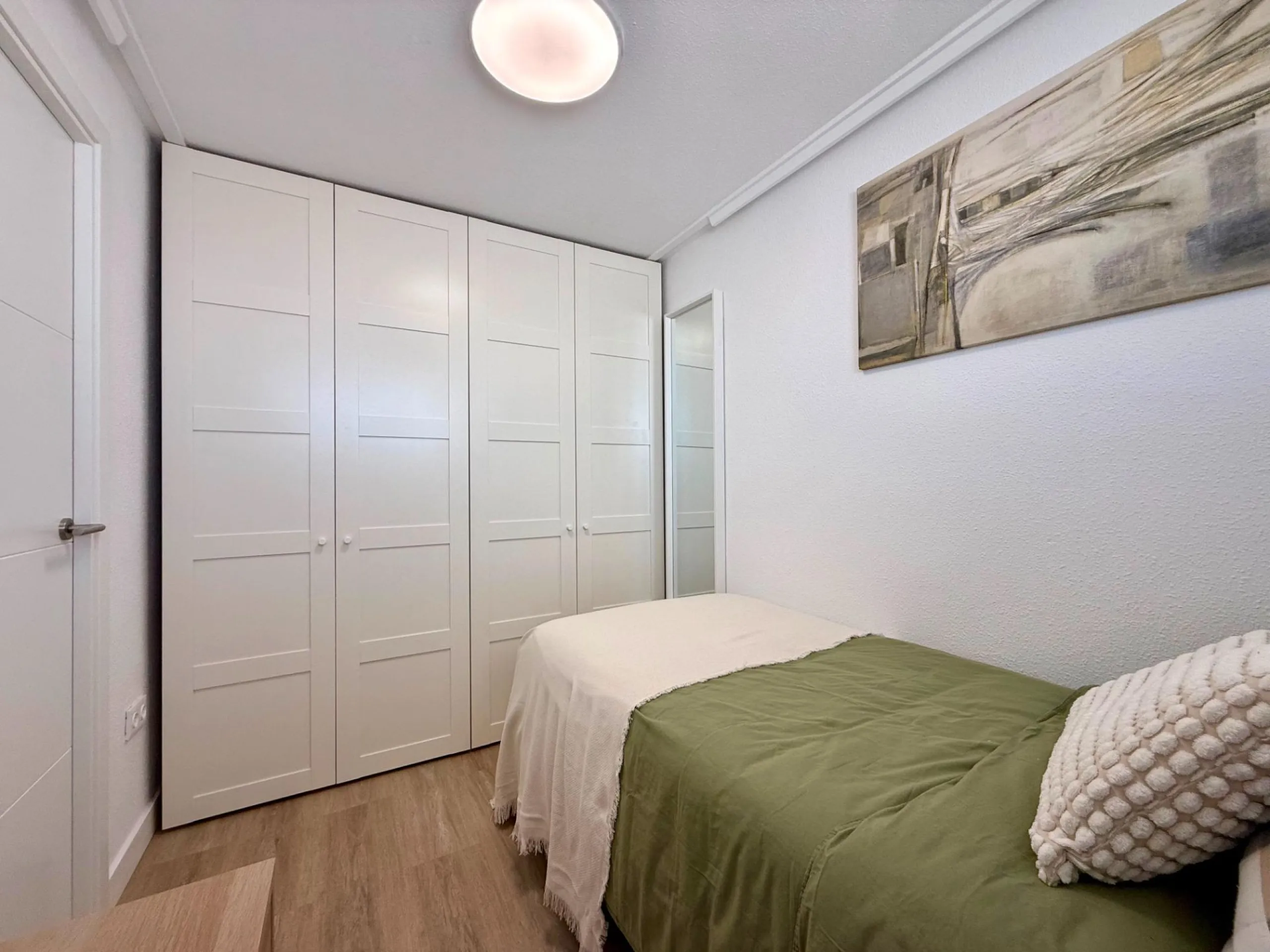 Renovated penthouse with large terrace, storage room, side sea views, 400 meters from the sea