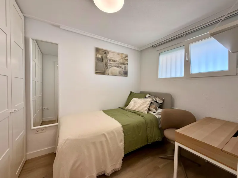 Renovated penthouse with large terrace, storage room, side sea views, 400 meters from the sea