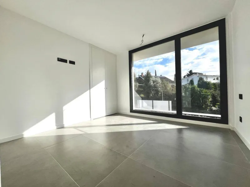 Neubau-Penthouse mit privater Terrasse in Bellaterra, Barcelona