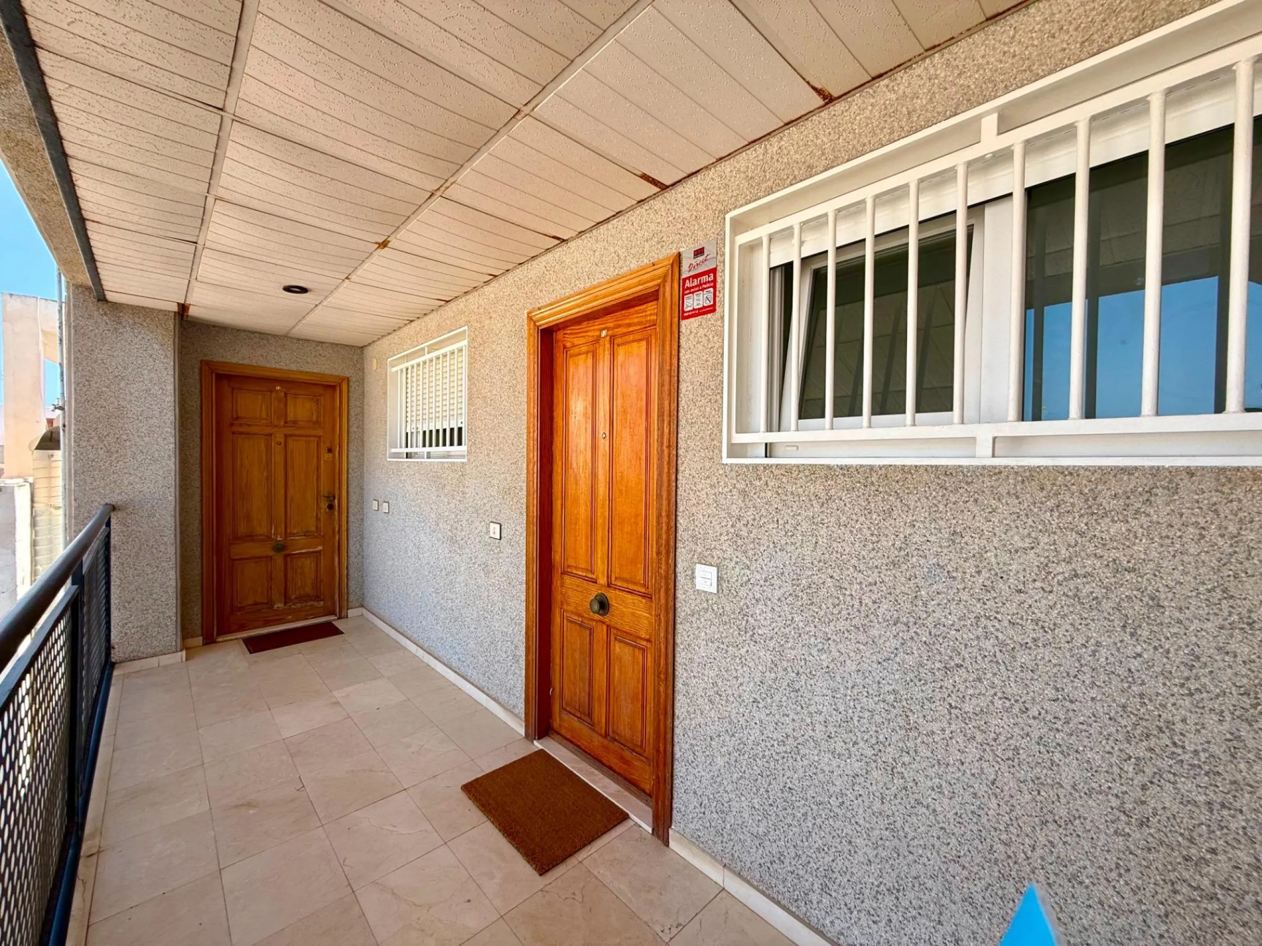 Renovated penthouse with large terrace, storage room, side sea views, 400 meters from the sea