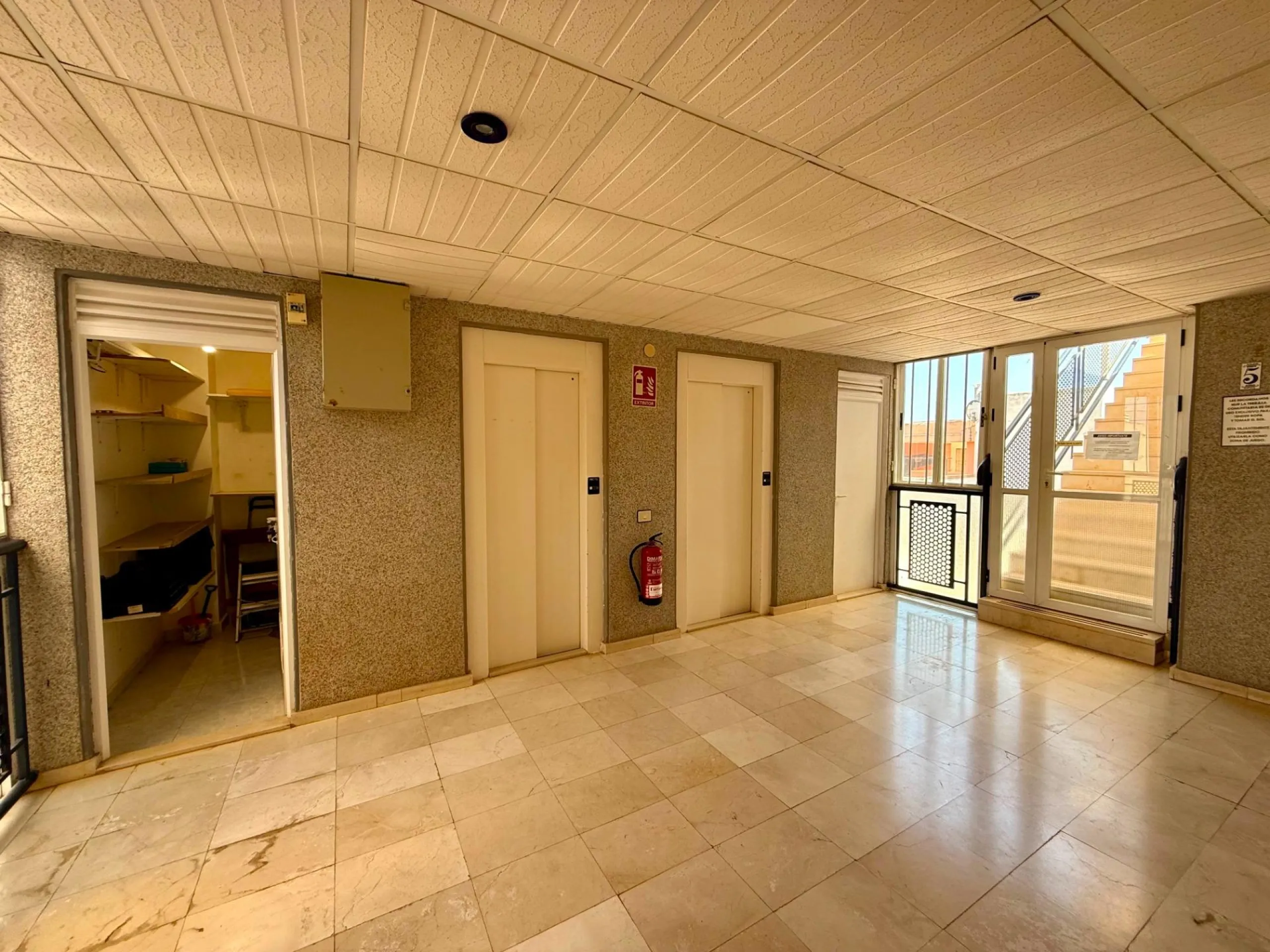 Renovated penthouse with large terrace, storage room, side sea views, 400 meters from the sea