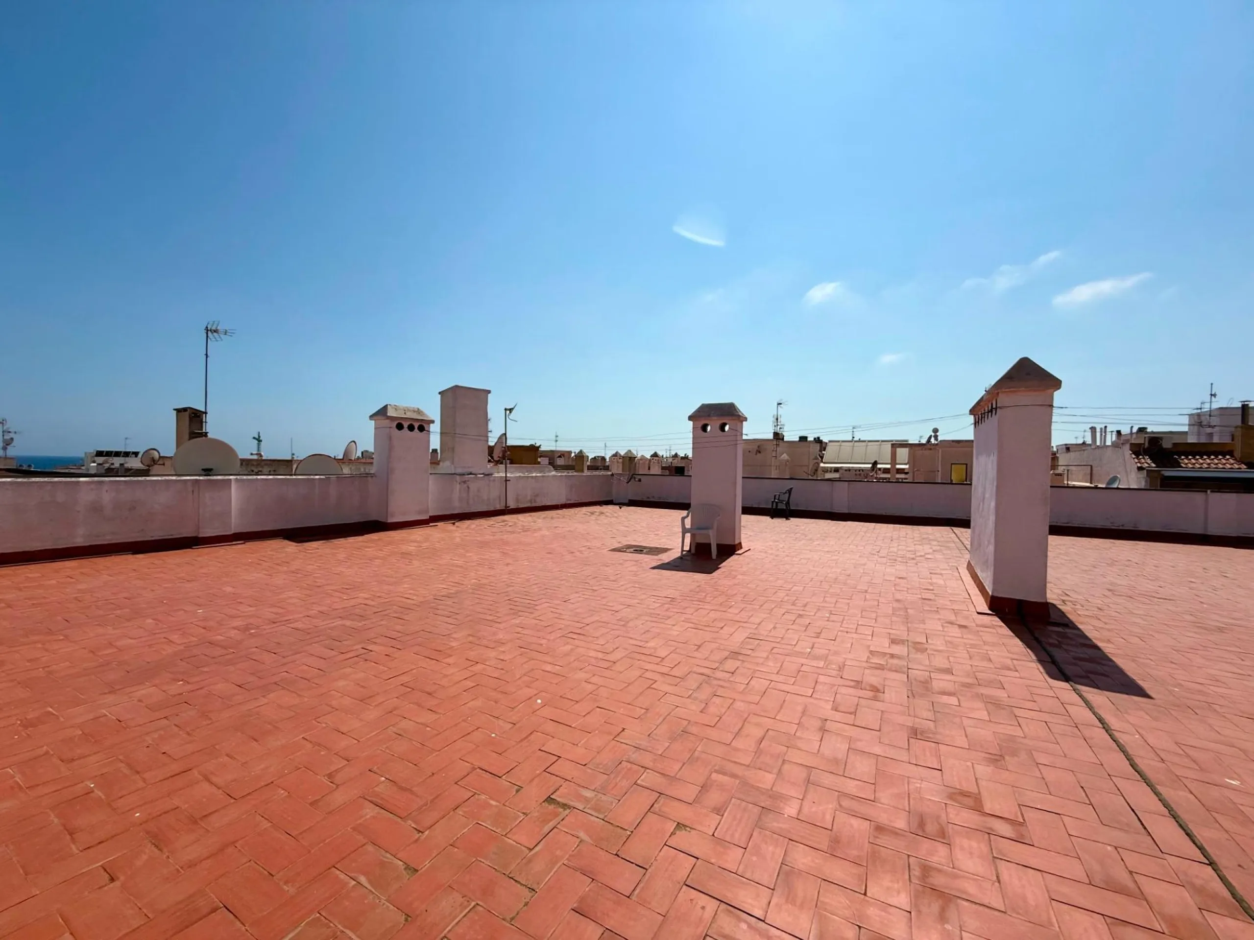 Renovated penthouse with large terrace, storage room, side sea views, 400 meters from the sea