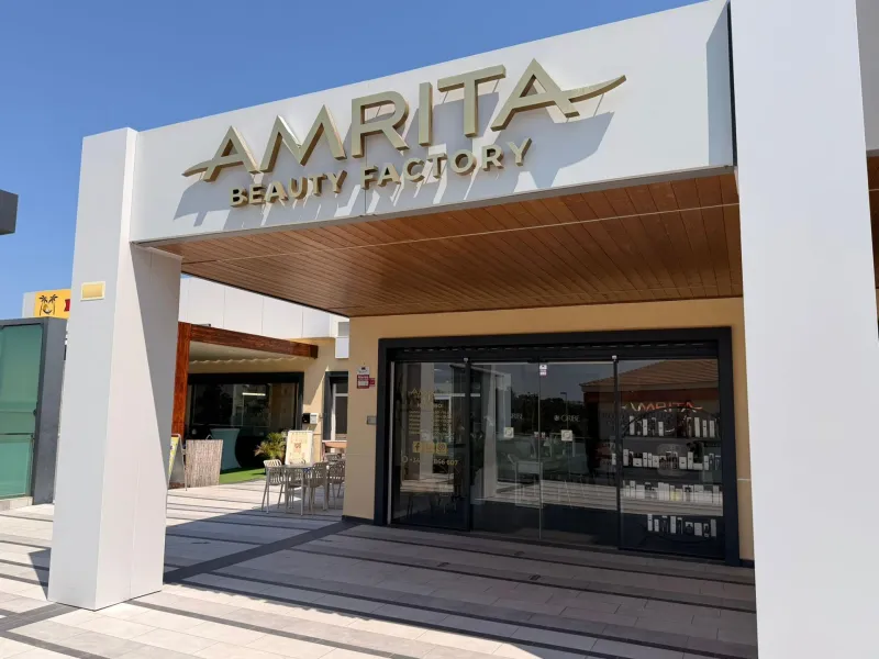 TRANSFER OF PREMIUM BEAUTY SALON IN A SHOPPING CENTER IN ORIHUELA COSTA – FULLY OPERATIONAL BUSINESS