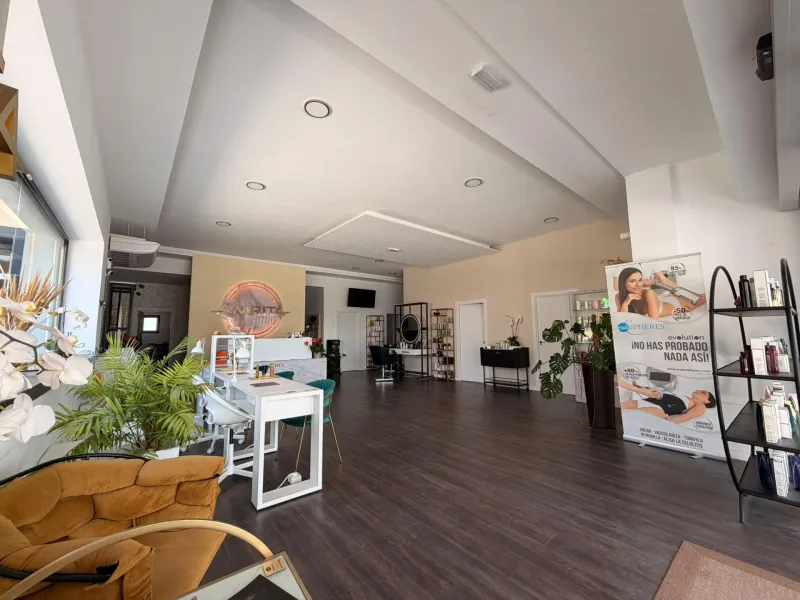TRANSFER OF PREMIUM BEAUTY SALON IN A SHOPPING CENTER IN ORIHUELA COSTA – FULLY OPERATIONAL BUSINESS
