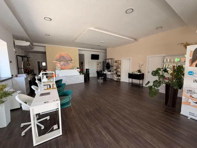 TRANSFER OF PREMIUM BEAUTY SALON IN A SHOPPING CENTER IN ORIHUELA COSTA – FULLY OPERATIONAL BUSINESS