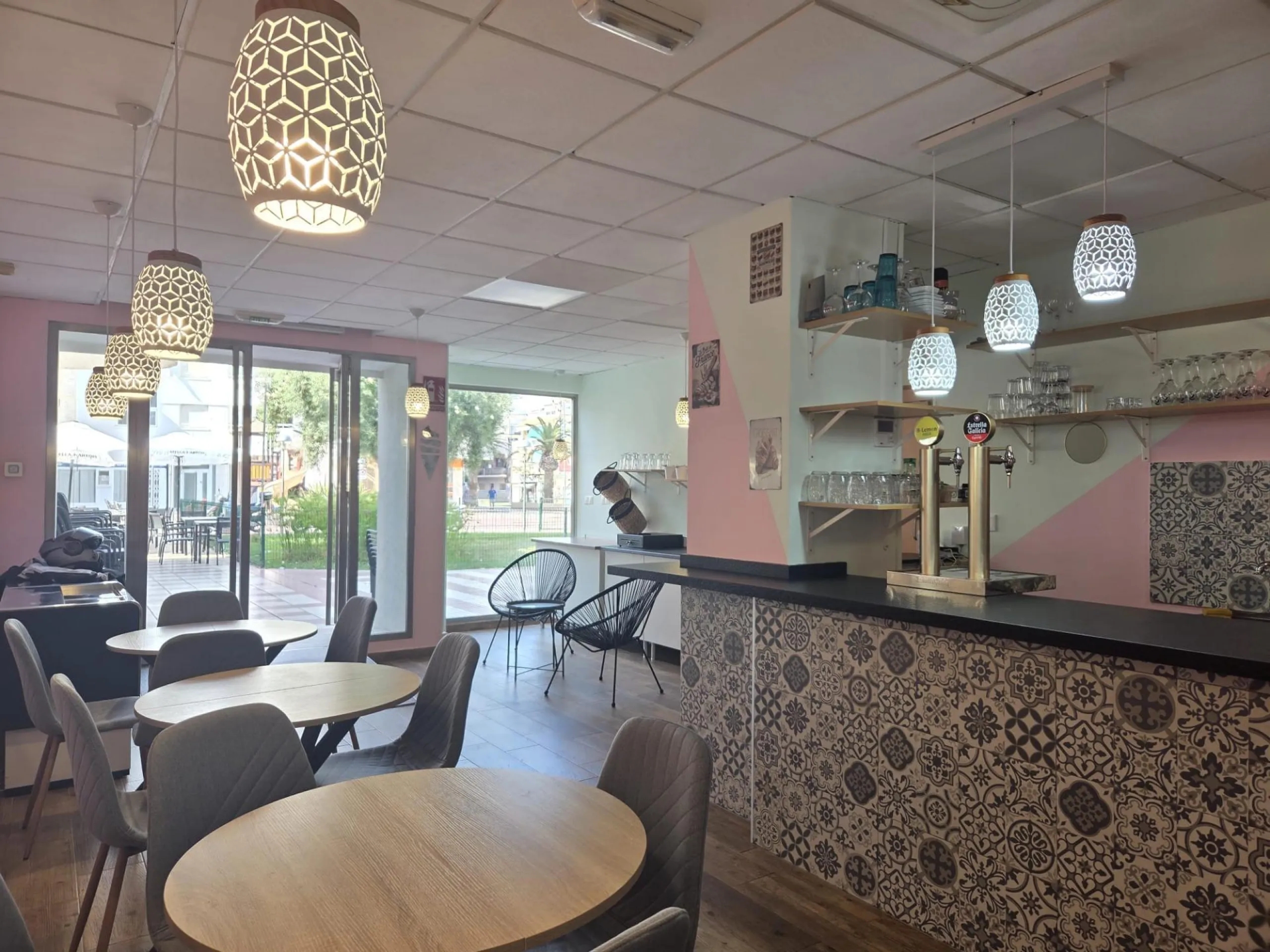 Restaurant or Pizzeria on the Beach of Campello