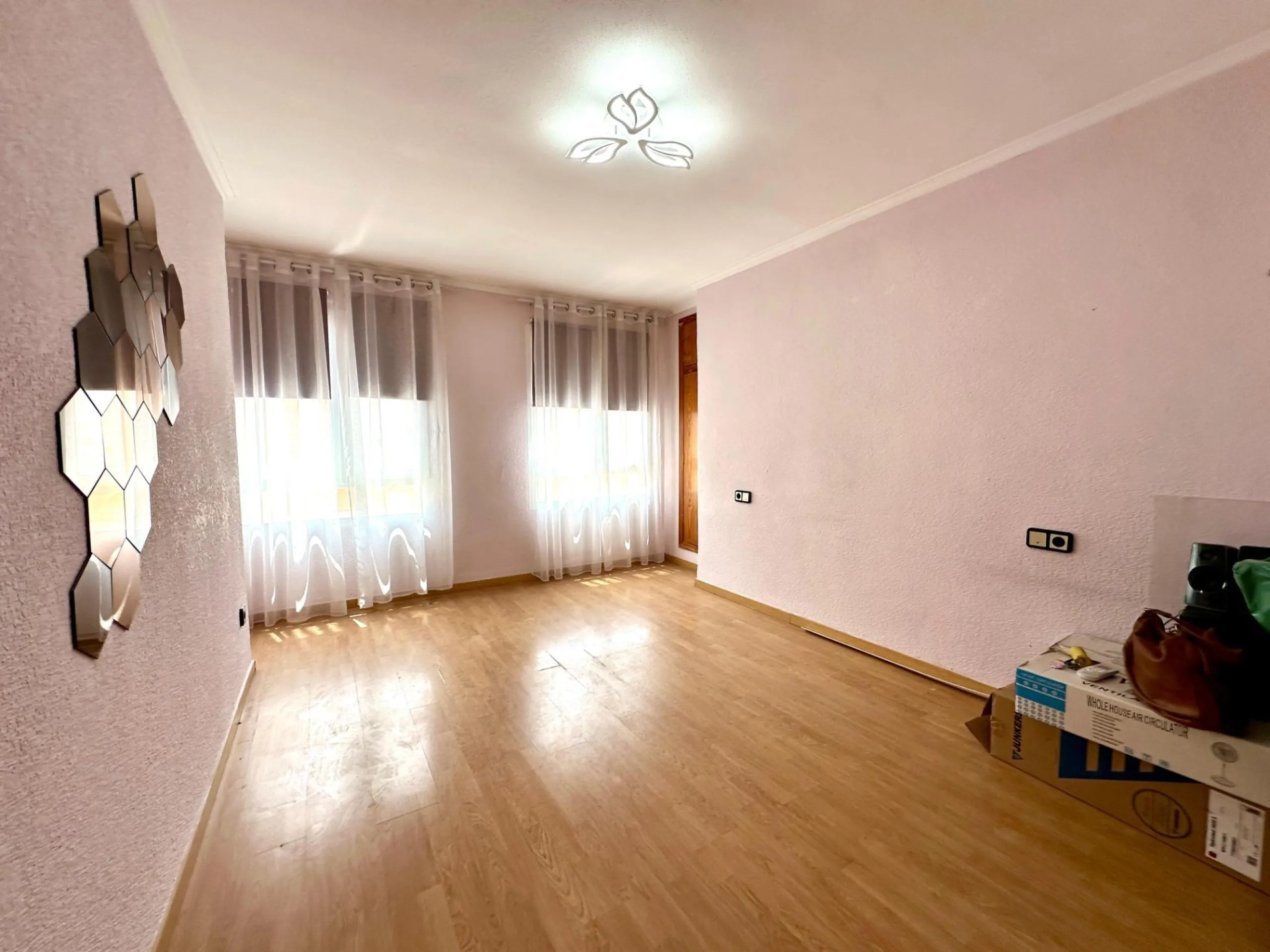 Bright 3-bedroom apartment in one of Alicante's most convenient locations