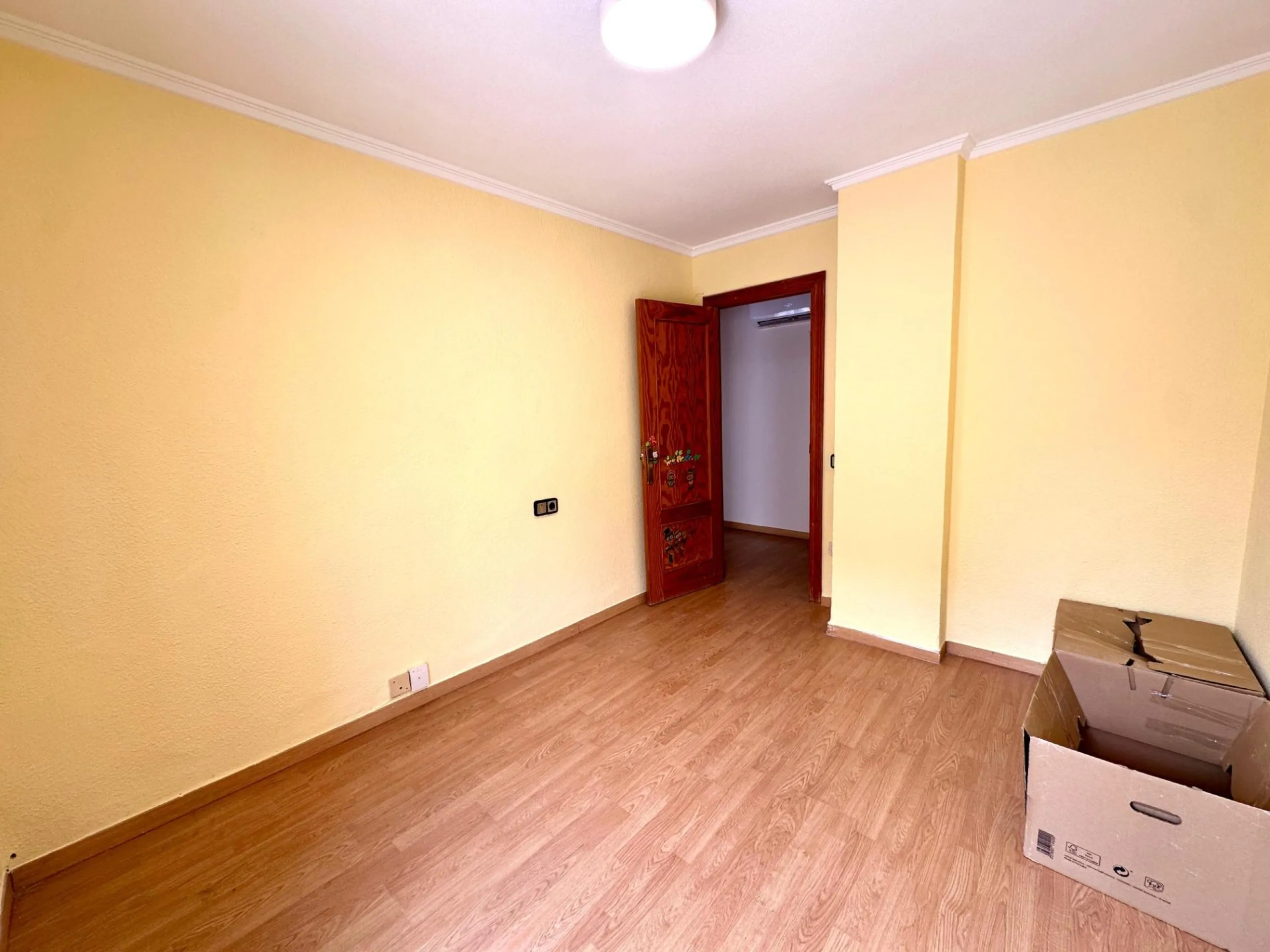 Bright 3-bedroom apartment in one of Alicante's most convenient locations