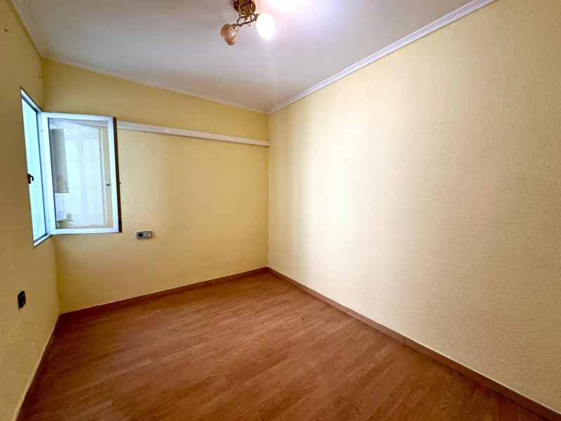 Bright 3-bedroom apartment in one of Alicante's most convenient locations