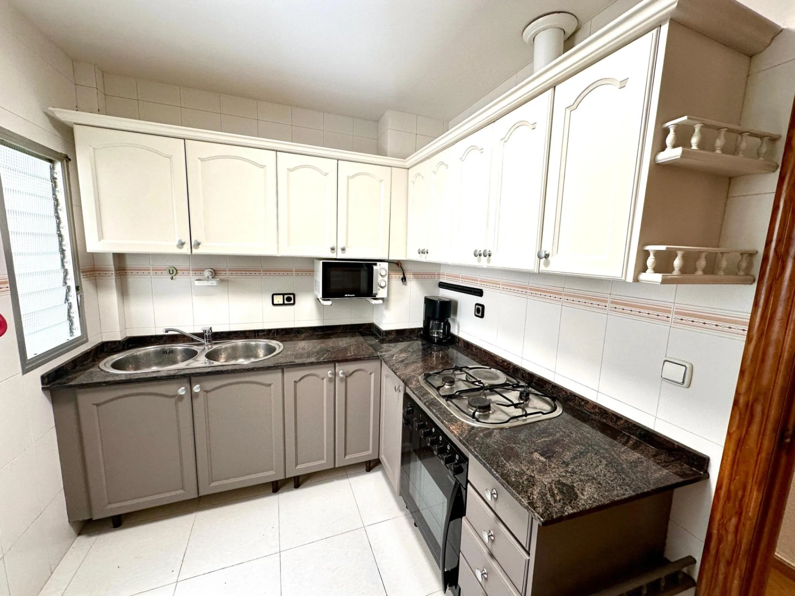 Bright 3-bedroom apartment in one of Alicante's most convenient locations
