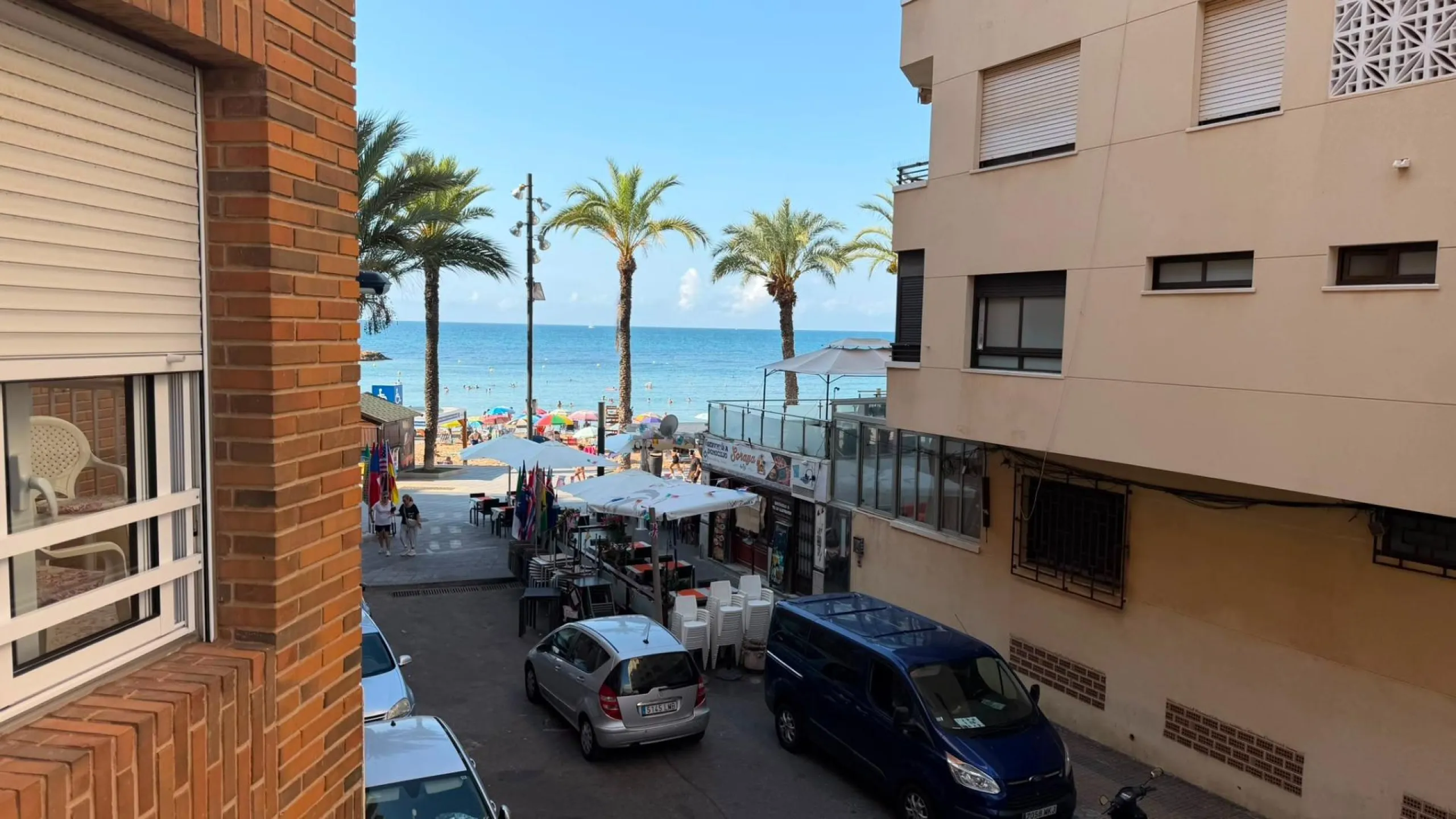 SPACIOUS 99 M² APARTMENT ON THE FIRST LINE OF THE SEA! 3 BEDROOMS · 2 BATHROOMS · SIDE SEA VIEWS · FULLY RENOVATED