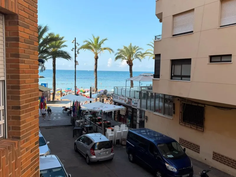 SPACIOUS 99 M² APARTMENT ON THE FIRST LINE OF THE SEA! 3 BEDROOMS · 2 BATHROOMS · SIDE SEA VIEWS · FULLY RENOVATED